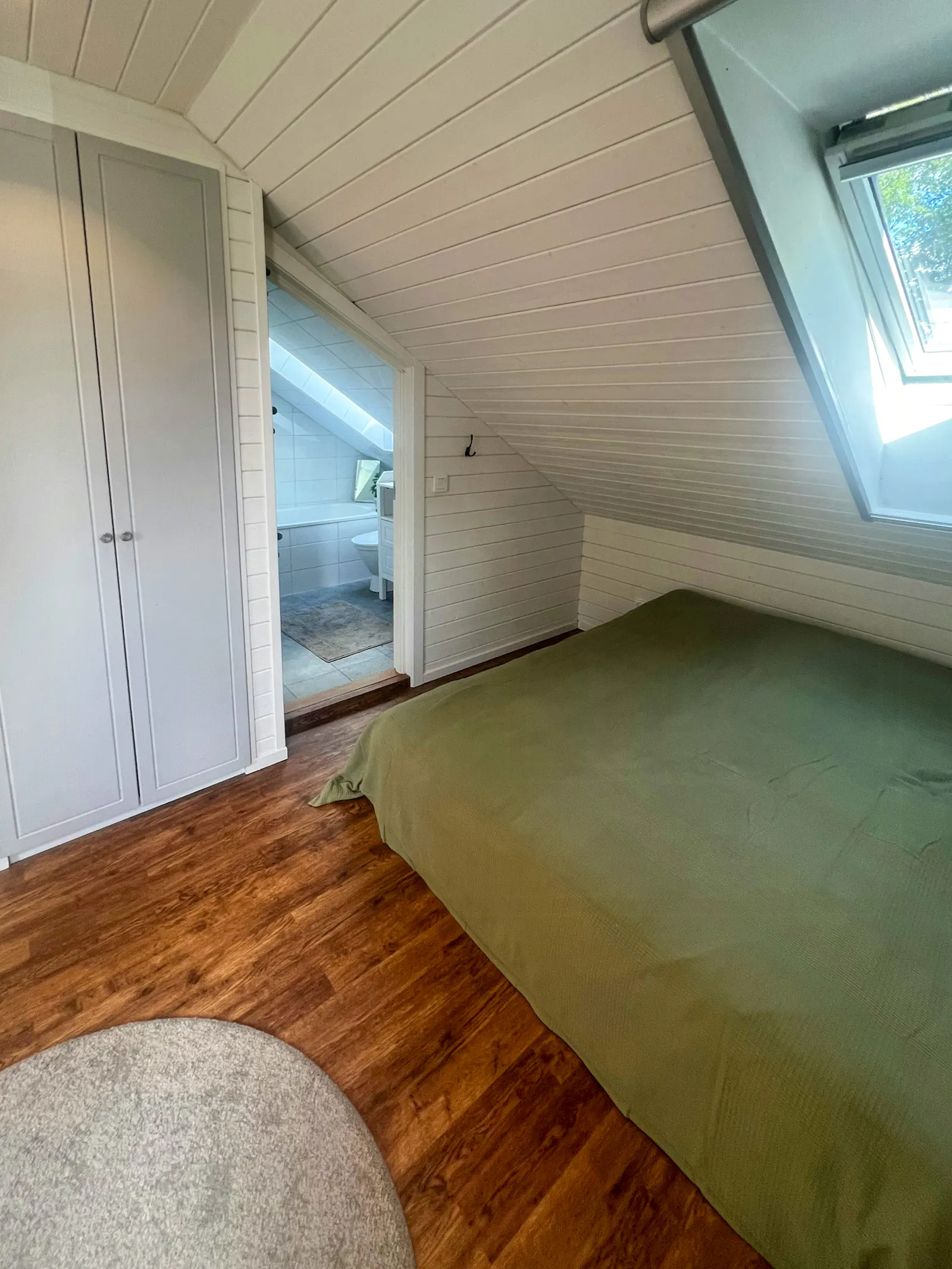 Sjöstuga med privat strand i Sörmland – bild 11 av 24