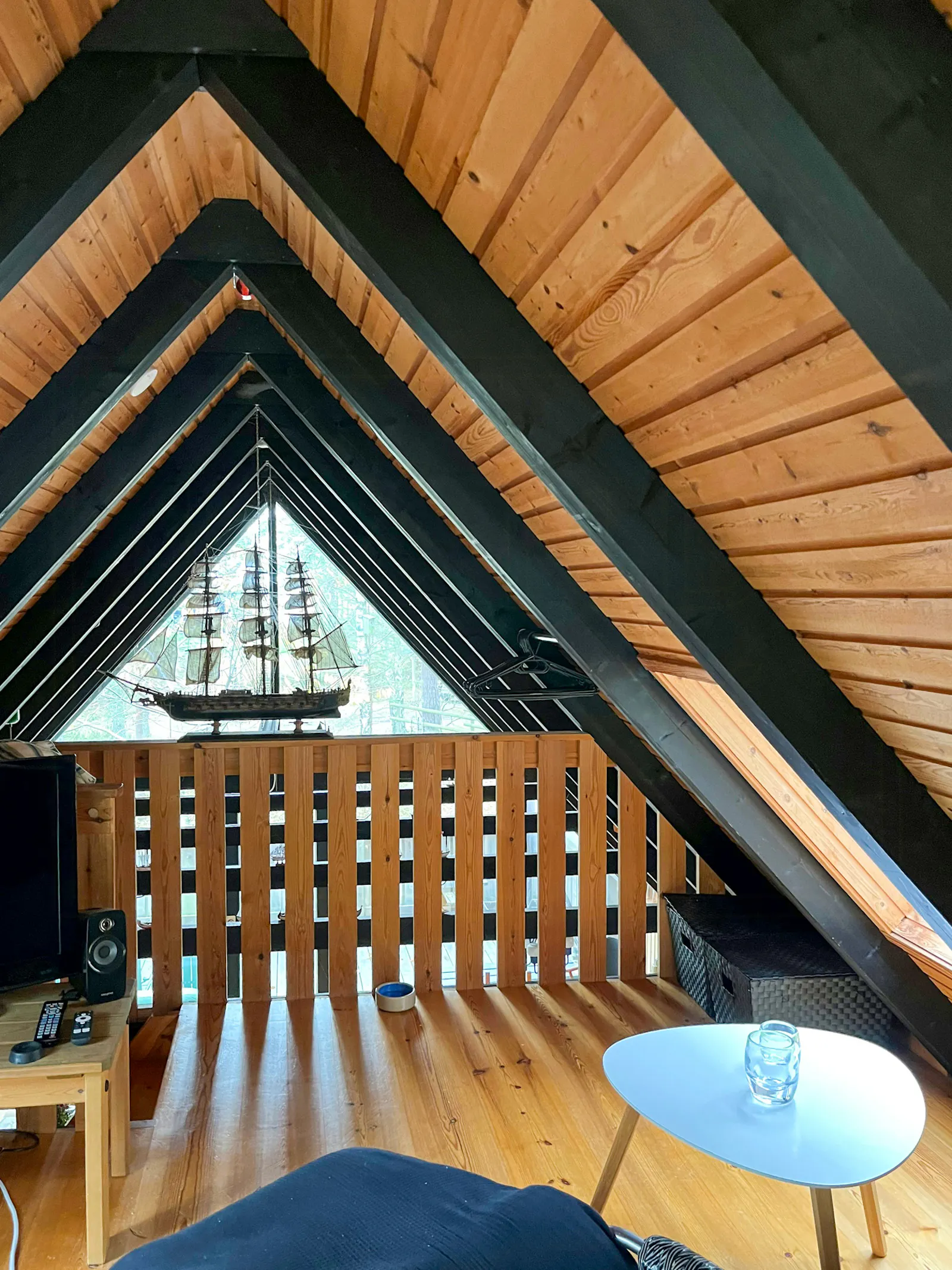 Danskdesignad stuga 50 meter från stranden – bild 9 av 23