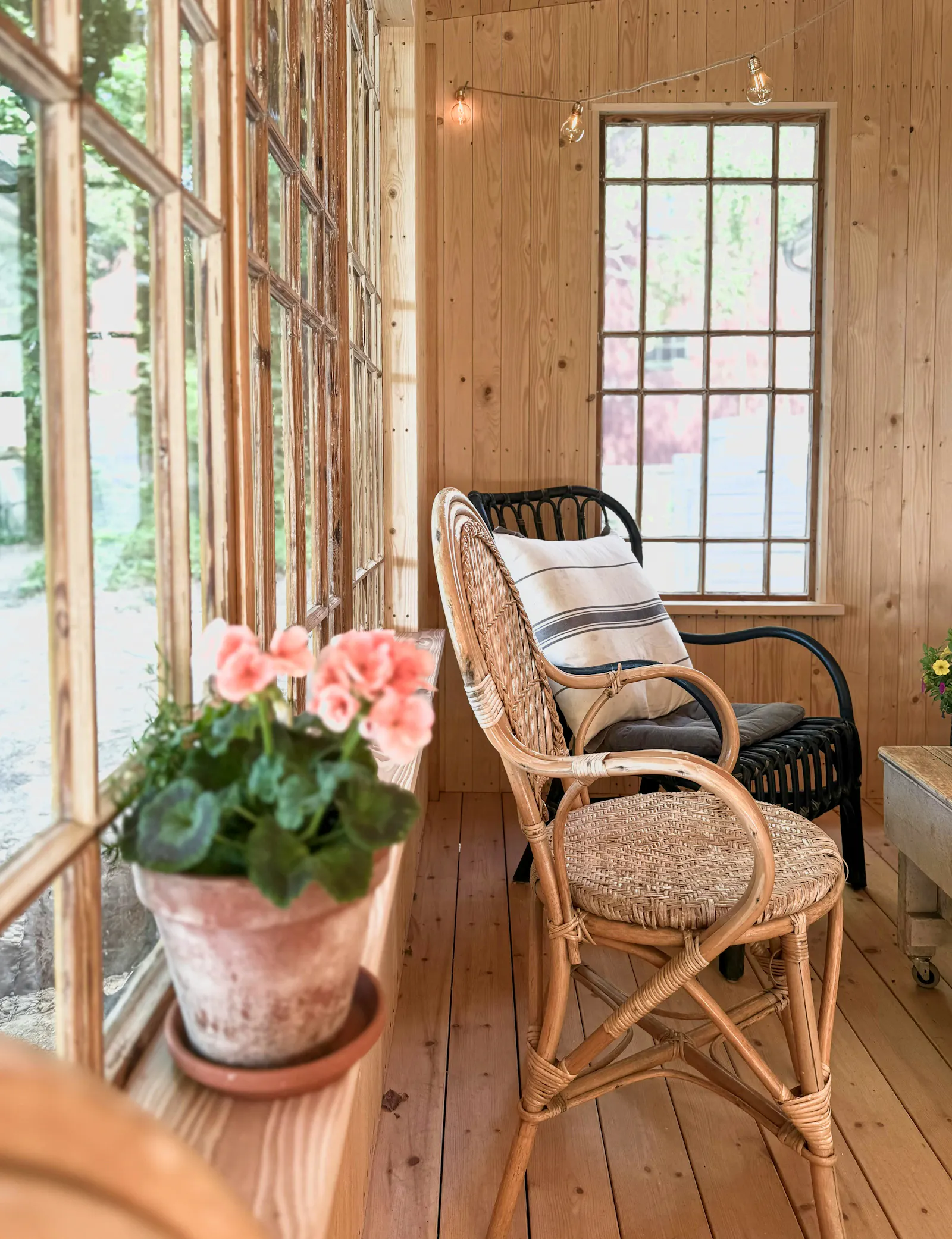 Designat hus med återbrukade detaljer i Österlen – bild 23 av 24