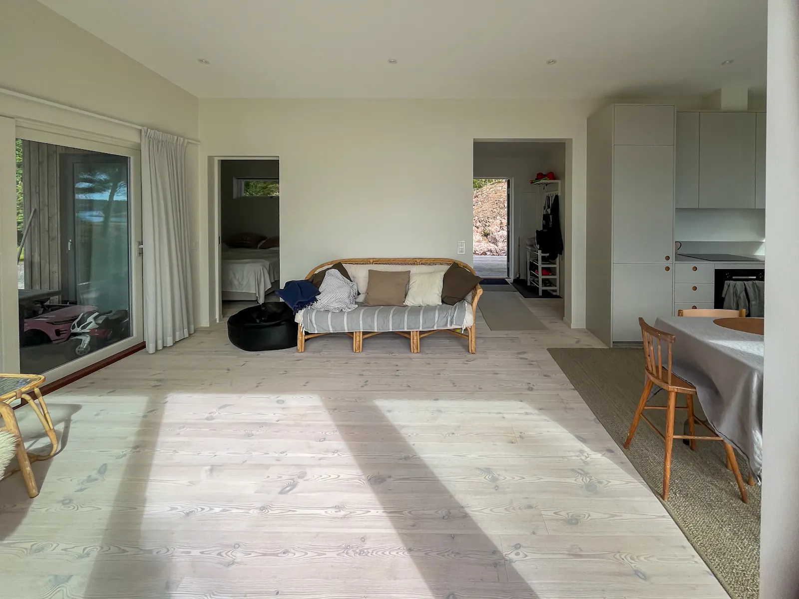 Hus med utsikt mot fjärden på Dalarö – bild 7 av 22