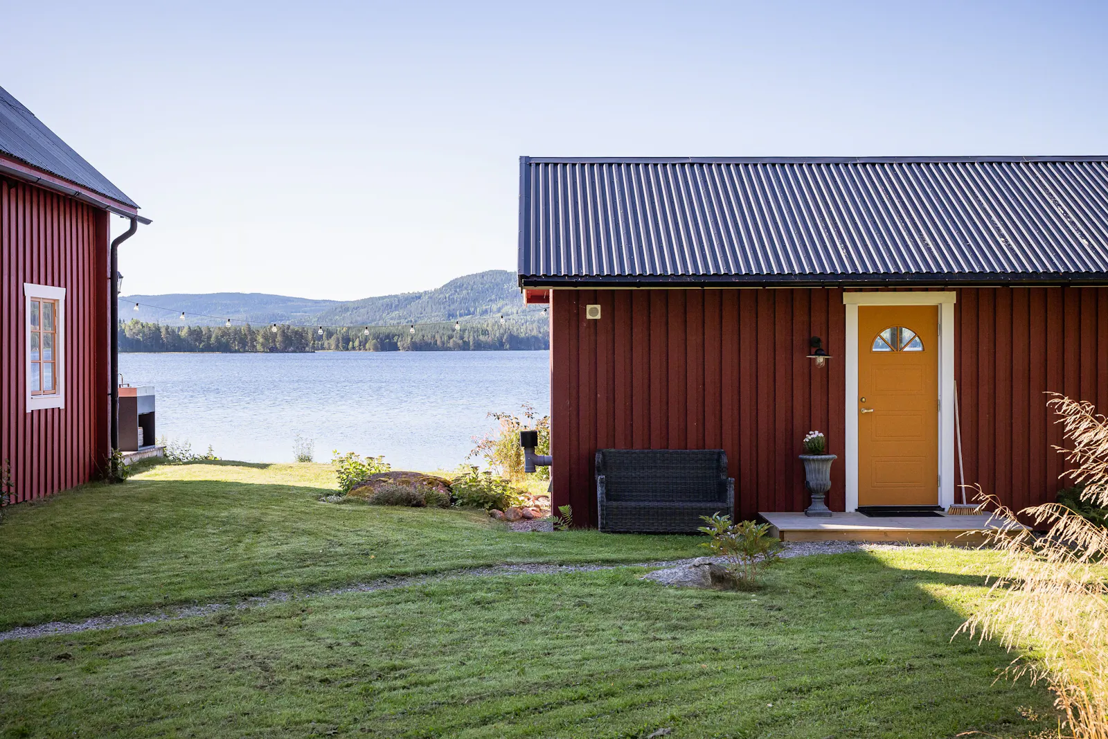 Lantlig stuga med panoramautsikt över Hansesjön – bild 21 av 24