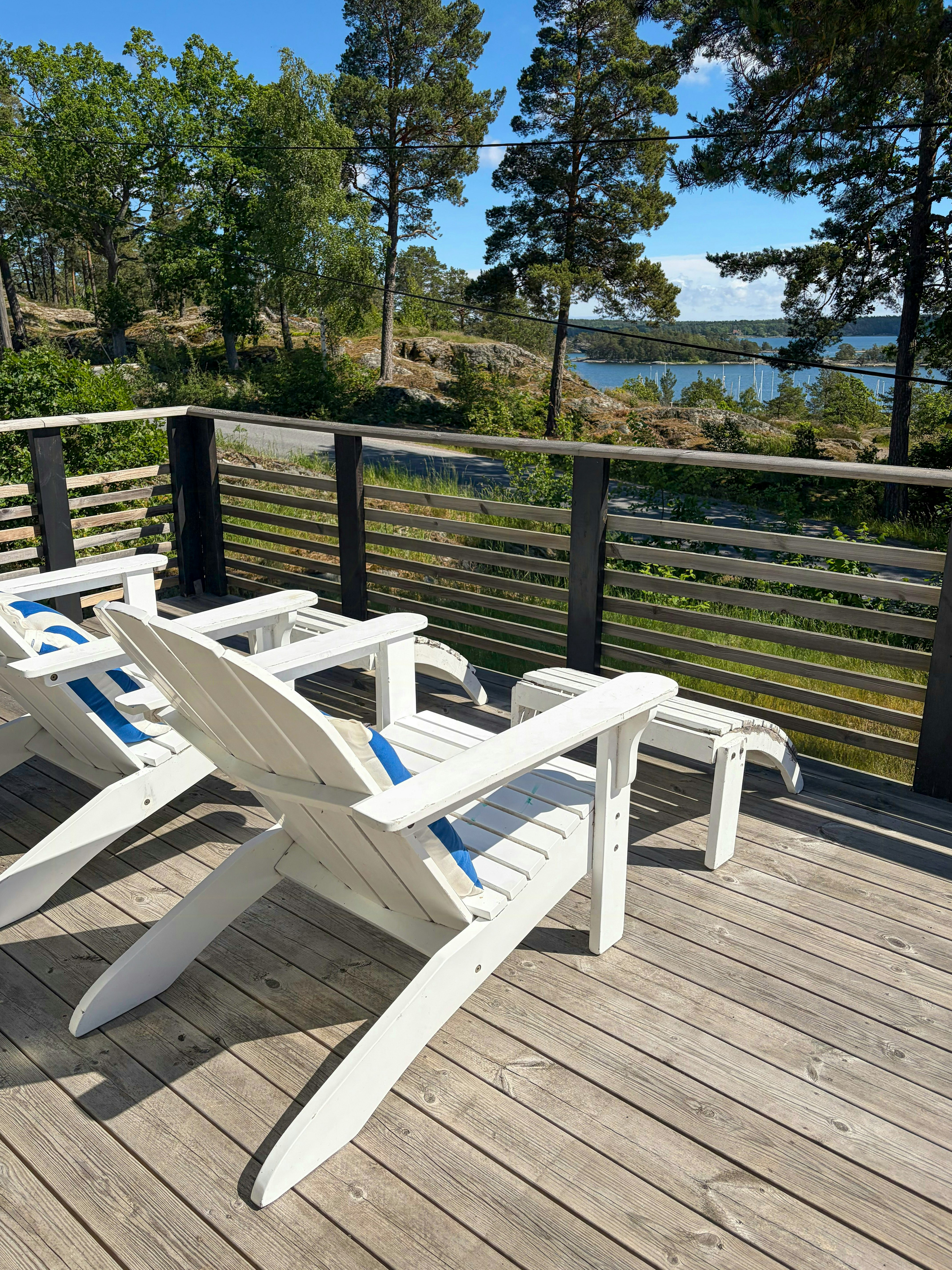 Skärgårdshus i Stockholm med brygga och strand