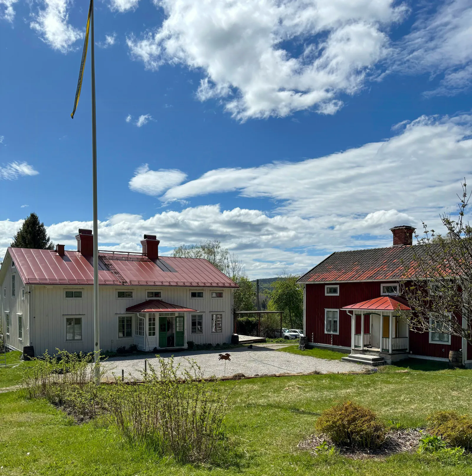 Timmerhus med bastu vid Ljungan – bild 17 av 20