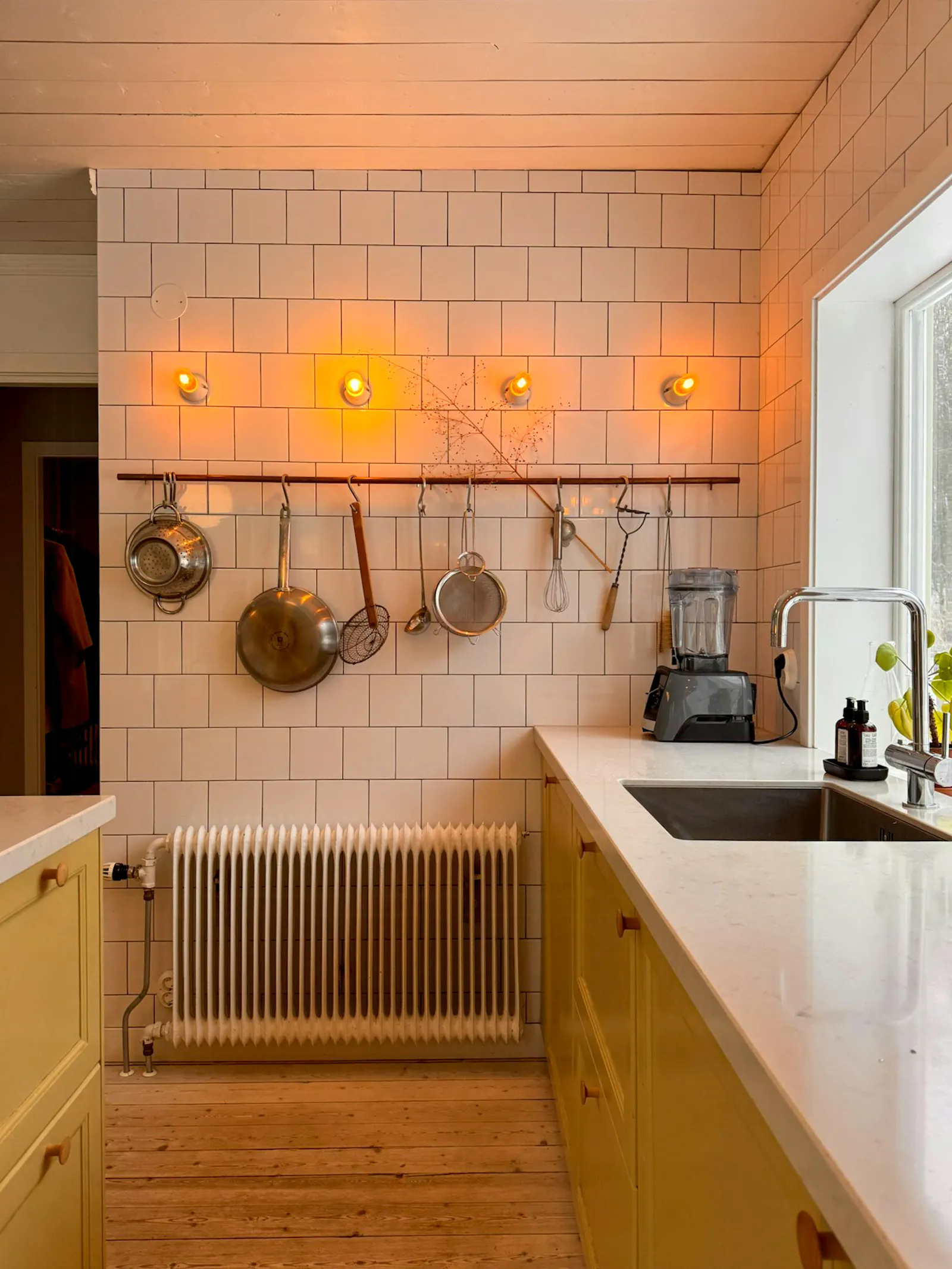 Mysigt hus omgivet av naturen – bild 7 av 17