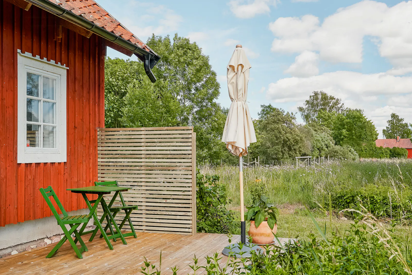 Charmigt Hönshus med terass nära Vadstena – bild 6 av 24