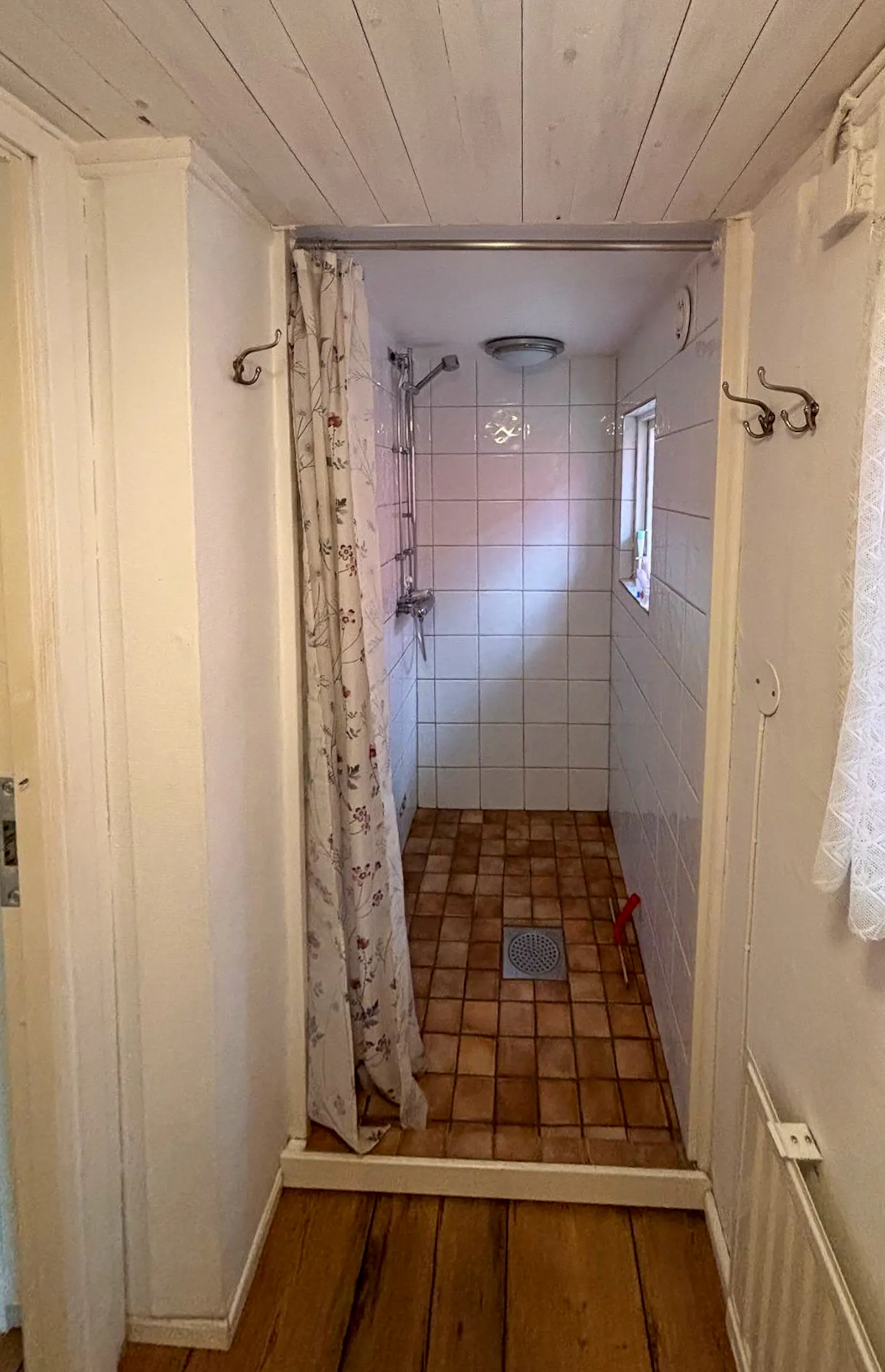 Timmerhus från 1800-talet vid ån i Gästrikland – bild 21 av 24