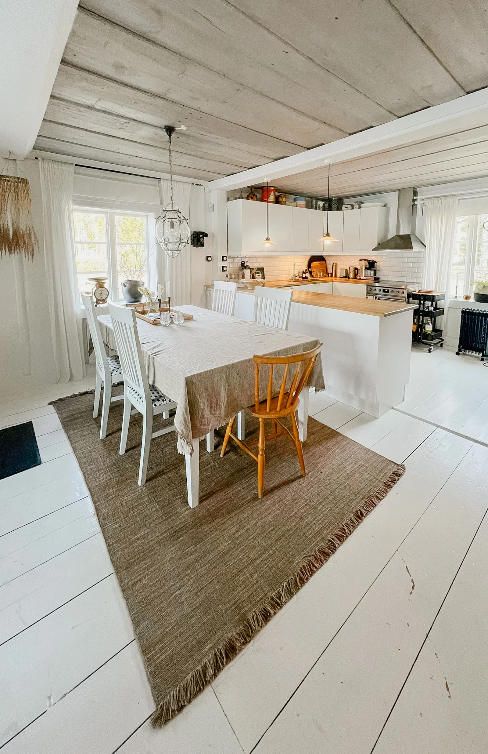 Lantlig stuga med panoramautsikt över Hansesjön – bild 8 av 24