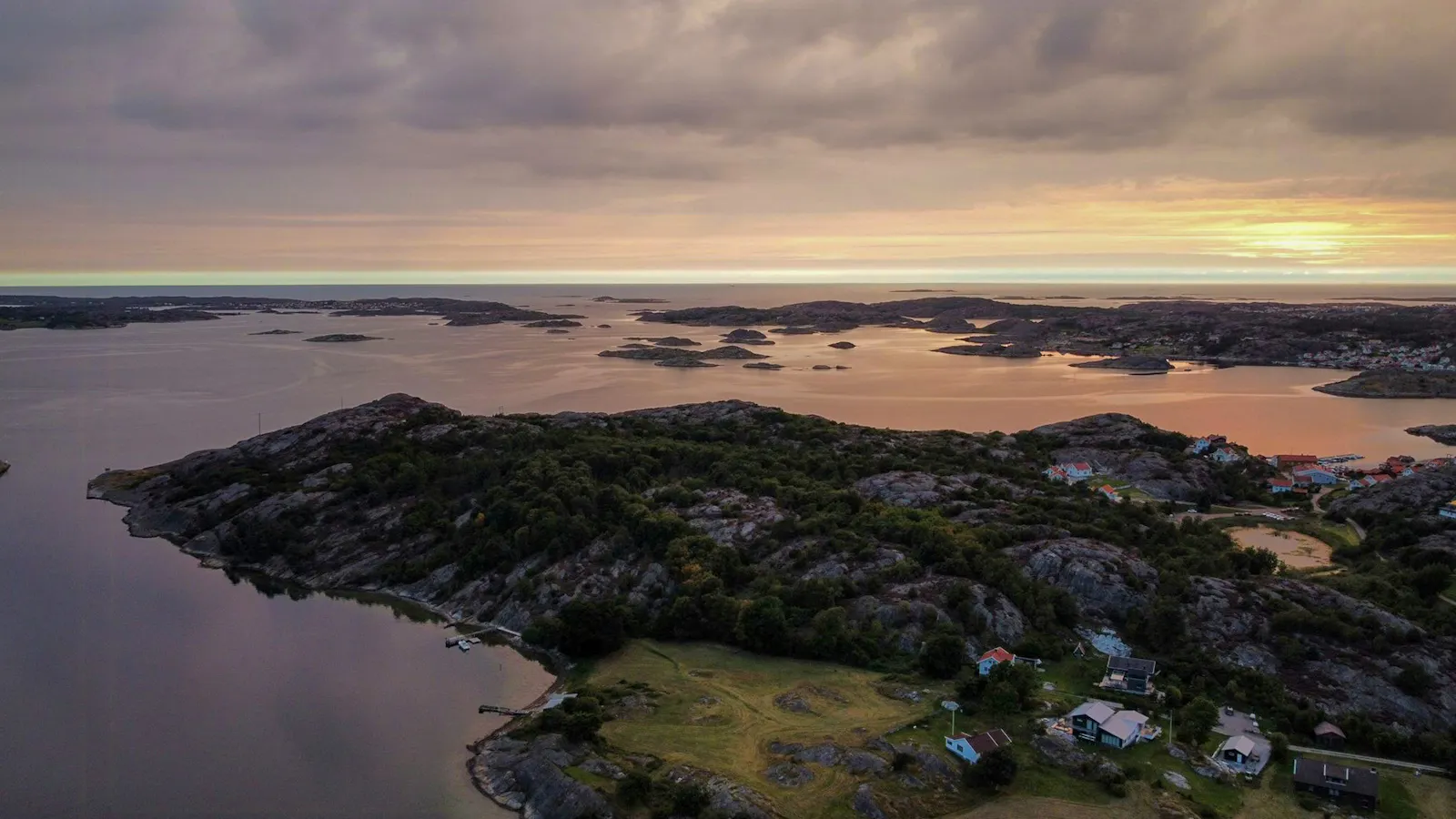 Arkitektritat hus vid Malö strömmar – bild 16 av 16