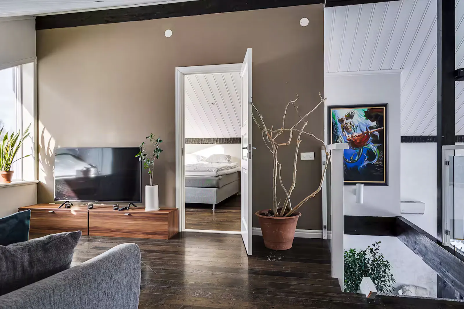 Drömhus vid älven med jacuzzi och bastu – bild 18 av 24