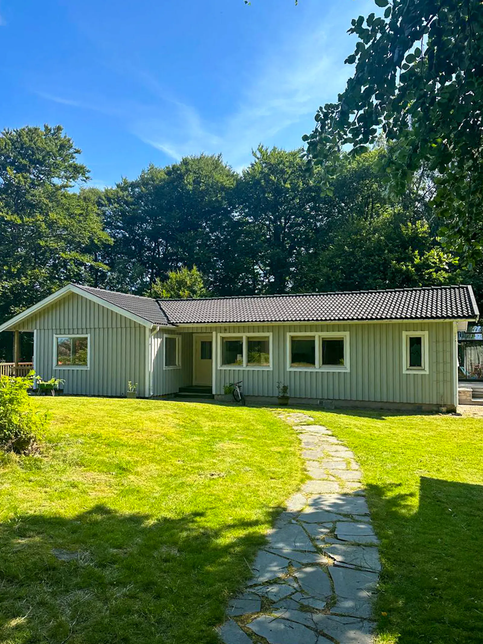 Charmig stuga med trädgård på Bjärehalvön – bild 2 av 18