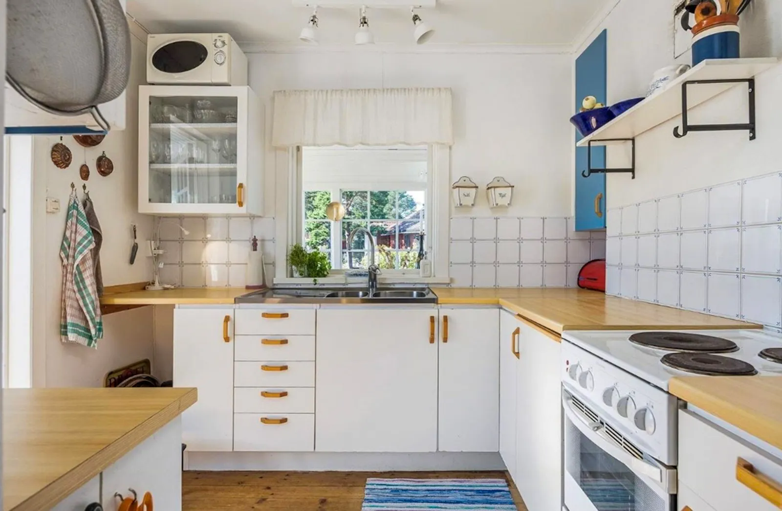 Hus med egen brygga i Kuggören – bild 5 av 24
