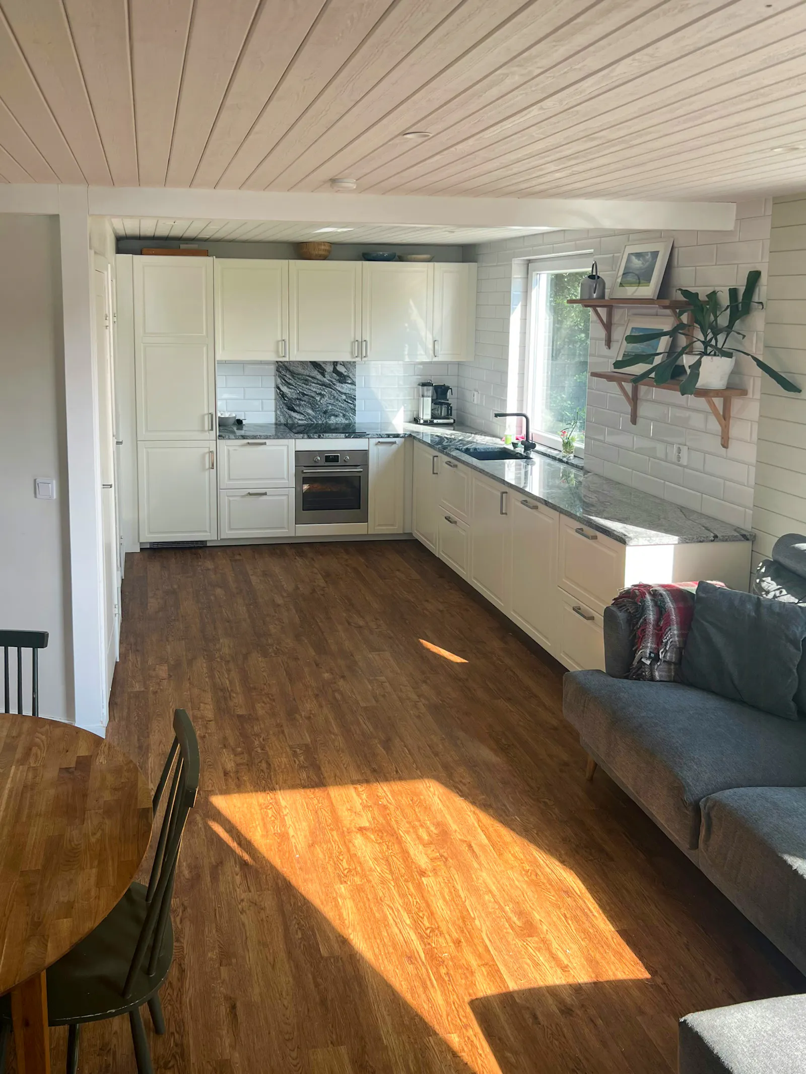 Sjöstuga med privat strand i Sörmland – bild 7 av 24