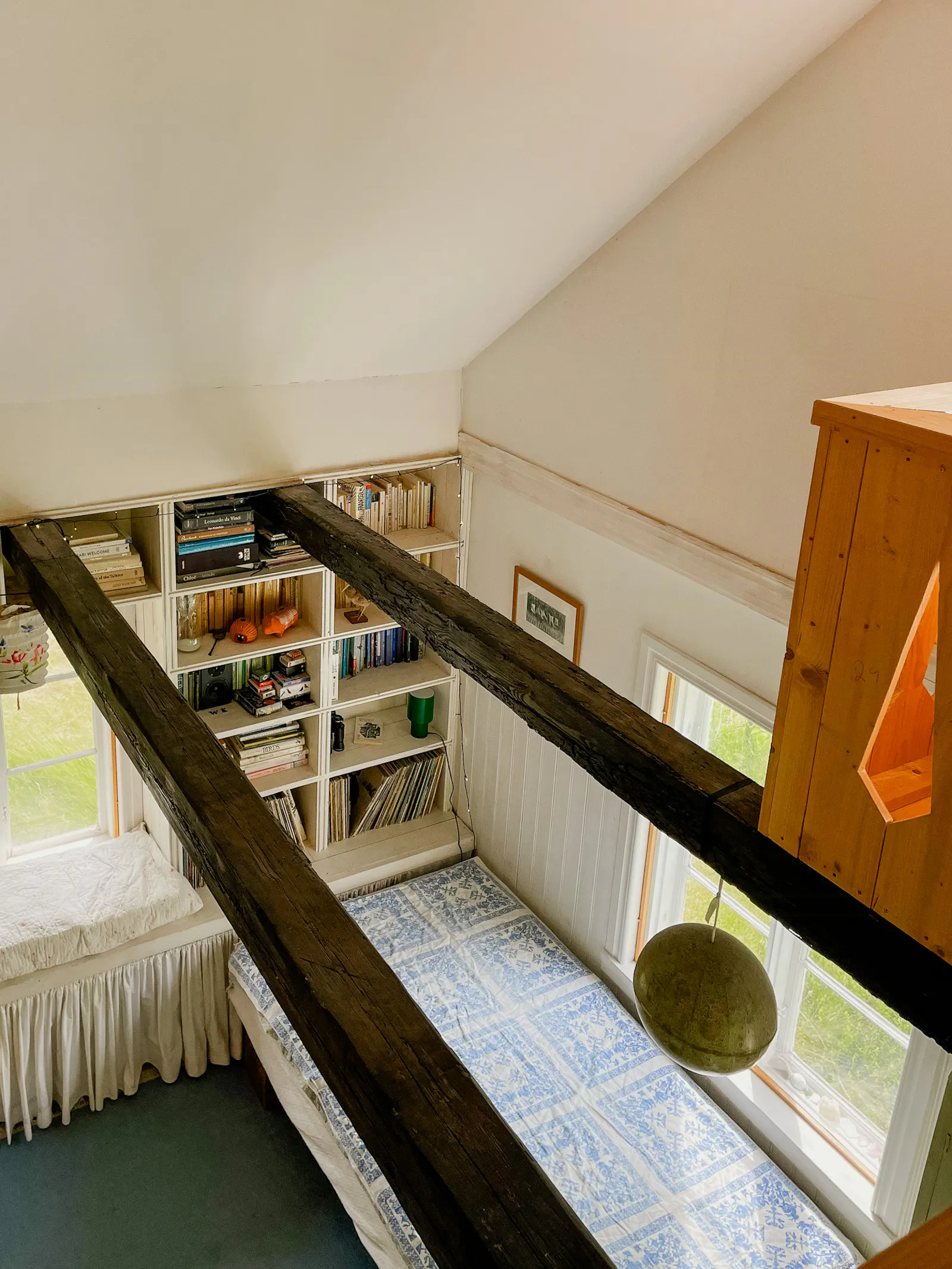 Konstnärshem med vild trädgård i Skärserås – bild 20 av 24