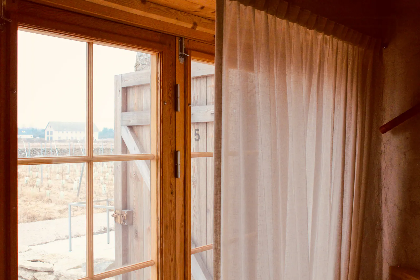 Lägenhet vid vinodling på Storsudret nära hav – bild 8 av 19