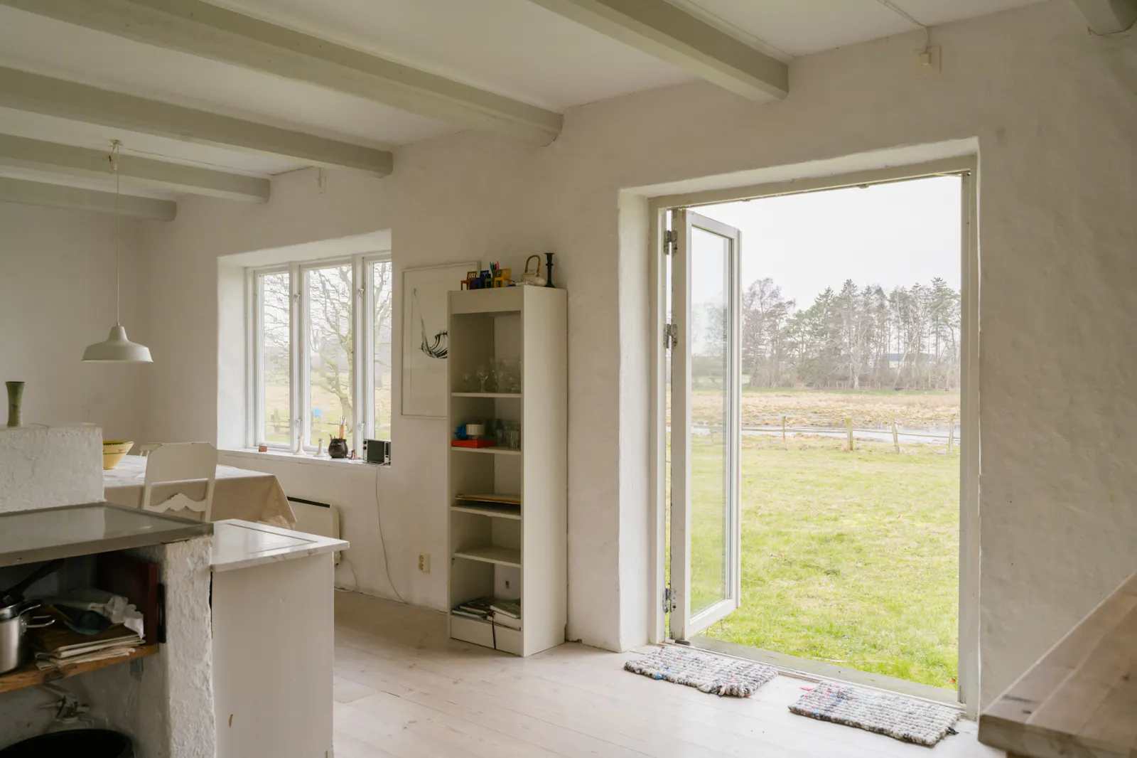 Charmig familjestuga med trädgård på Österlen – bild 19 av 24