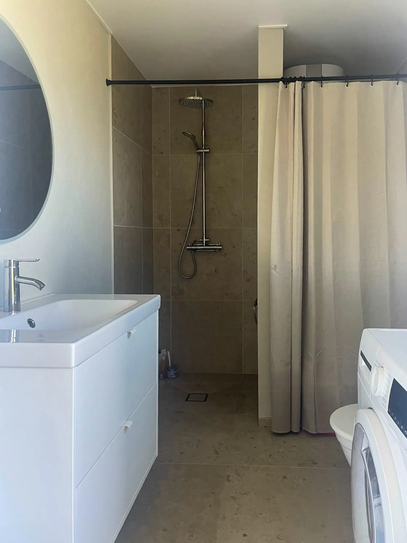 Nybyggt hus med braskamin på Österlen – bild 8 av 13