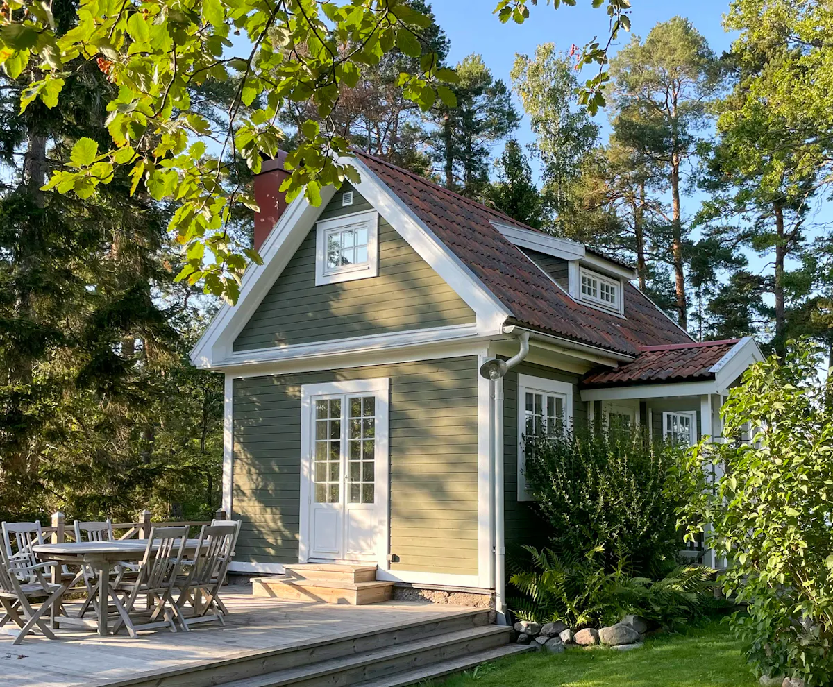 Skärgårdsstuga med egen brygga nära Vaxholm
