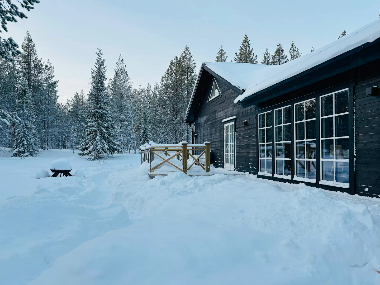 Rymlig fjällstuga bland fjällbjörkar i Vemdalen – bild 22 av 24