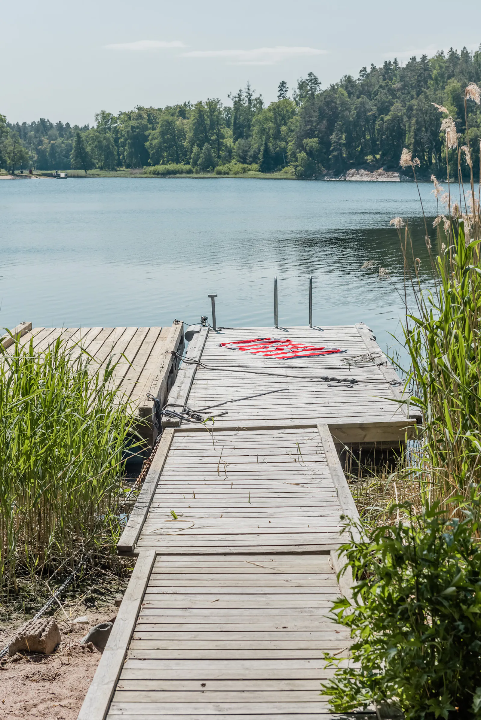 Charmig stuga med havsutsikt i vacker omgivning – bild 13 av 22