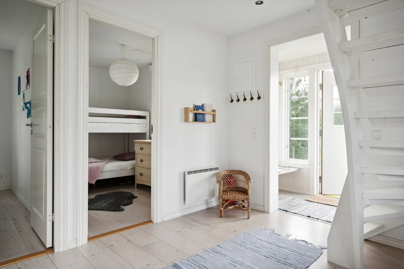 Sjönära sommarstuga med natur i Halland – bild 15 av 24