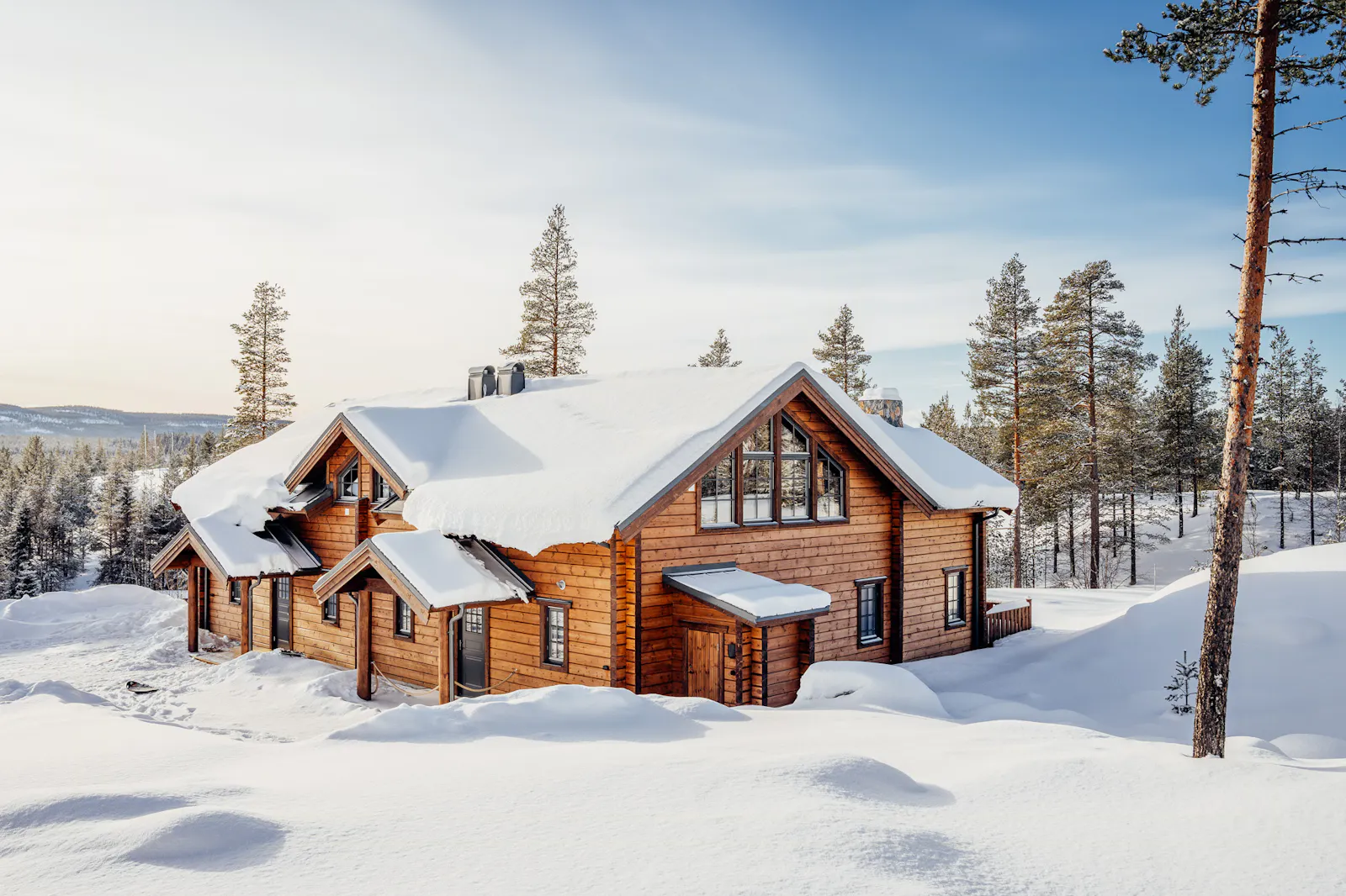 Modernt fjällhus med utsikt över Idre – bild 2 av 24