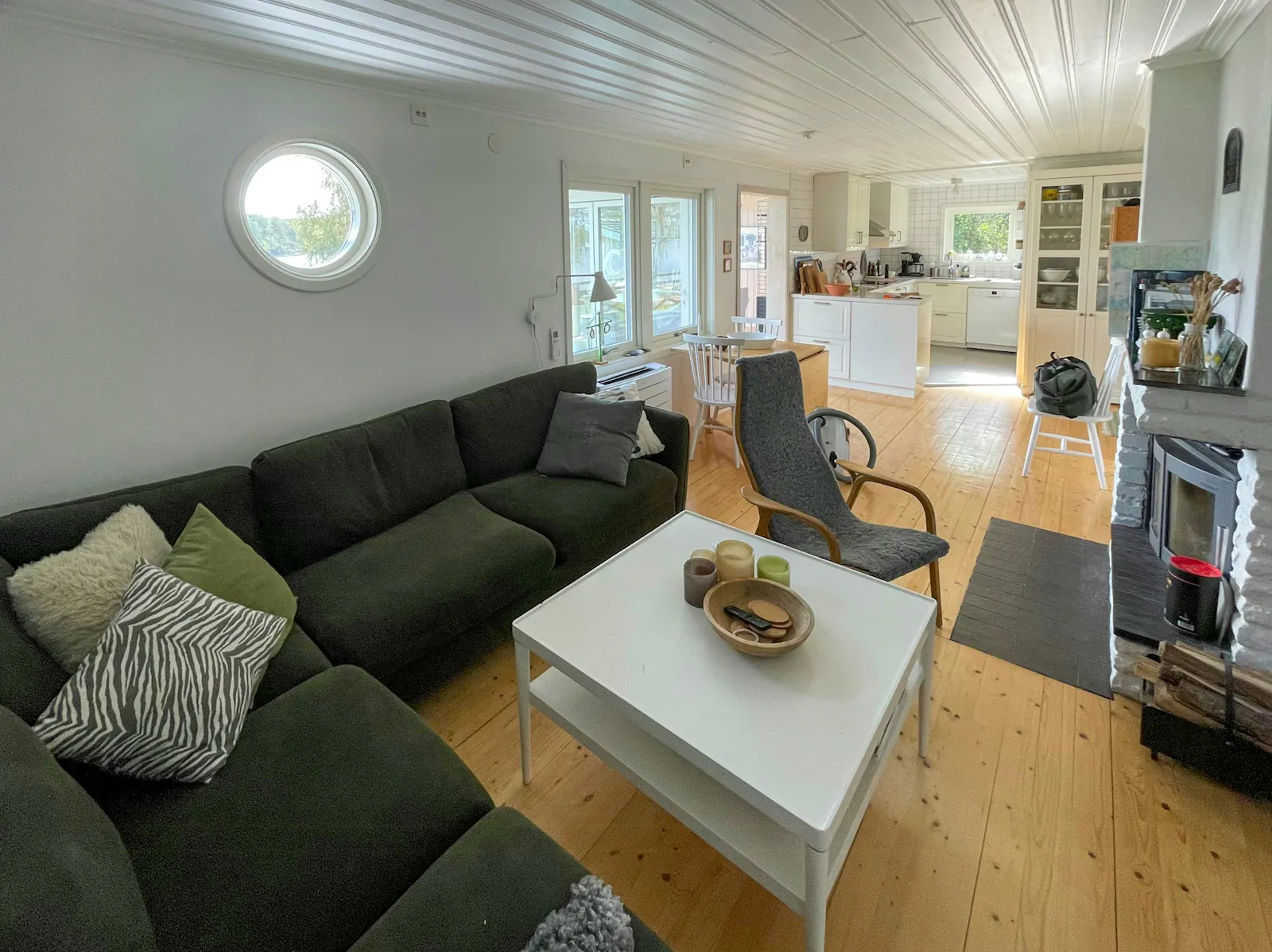 Sjöstuga med egen brygga vid Nömmen – bild 3 av 14