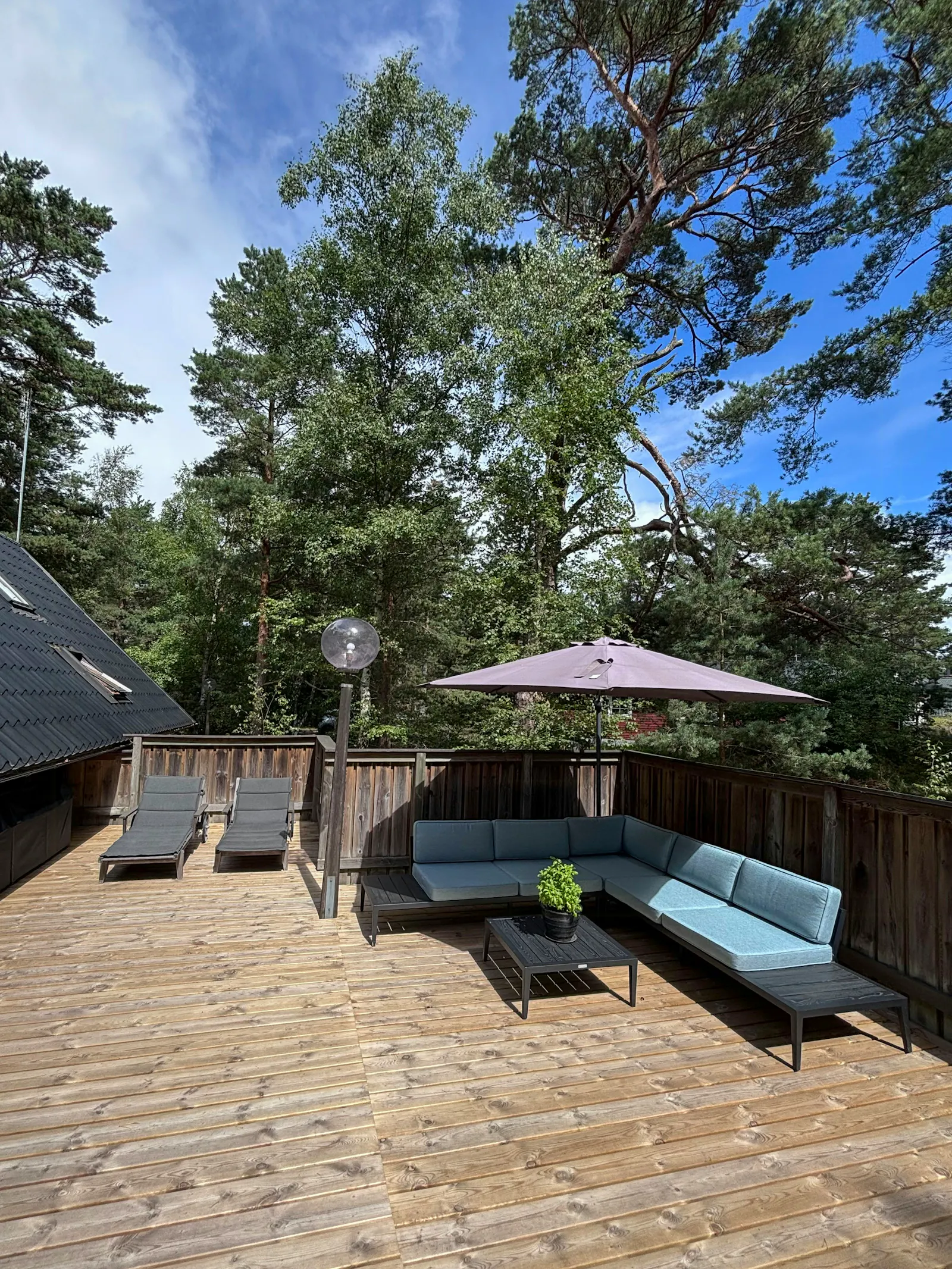 Danskdesignad stuga 50 meter från stranden – bild 18 av 23