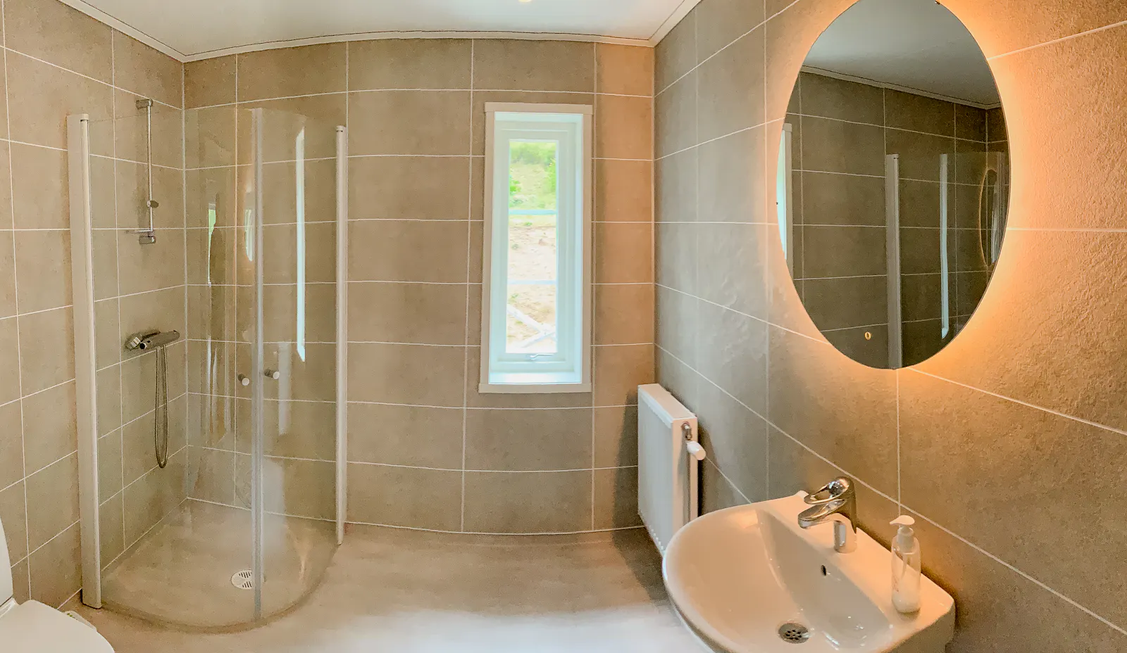 Modernt hus i charmiga Motala – bild 9 av 11