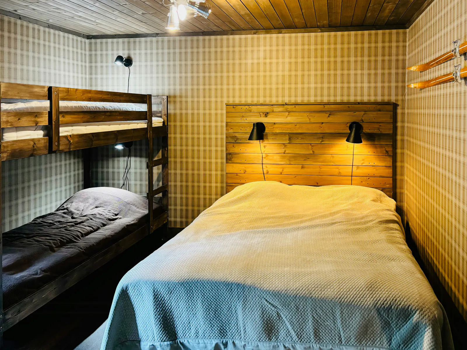 Rymlig fjällstuga bland fjällbjörkar i Vemdalen – bild 16 av 24