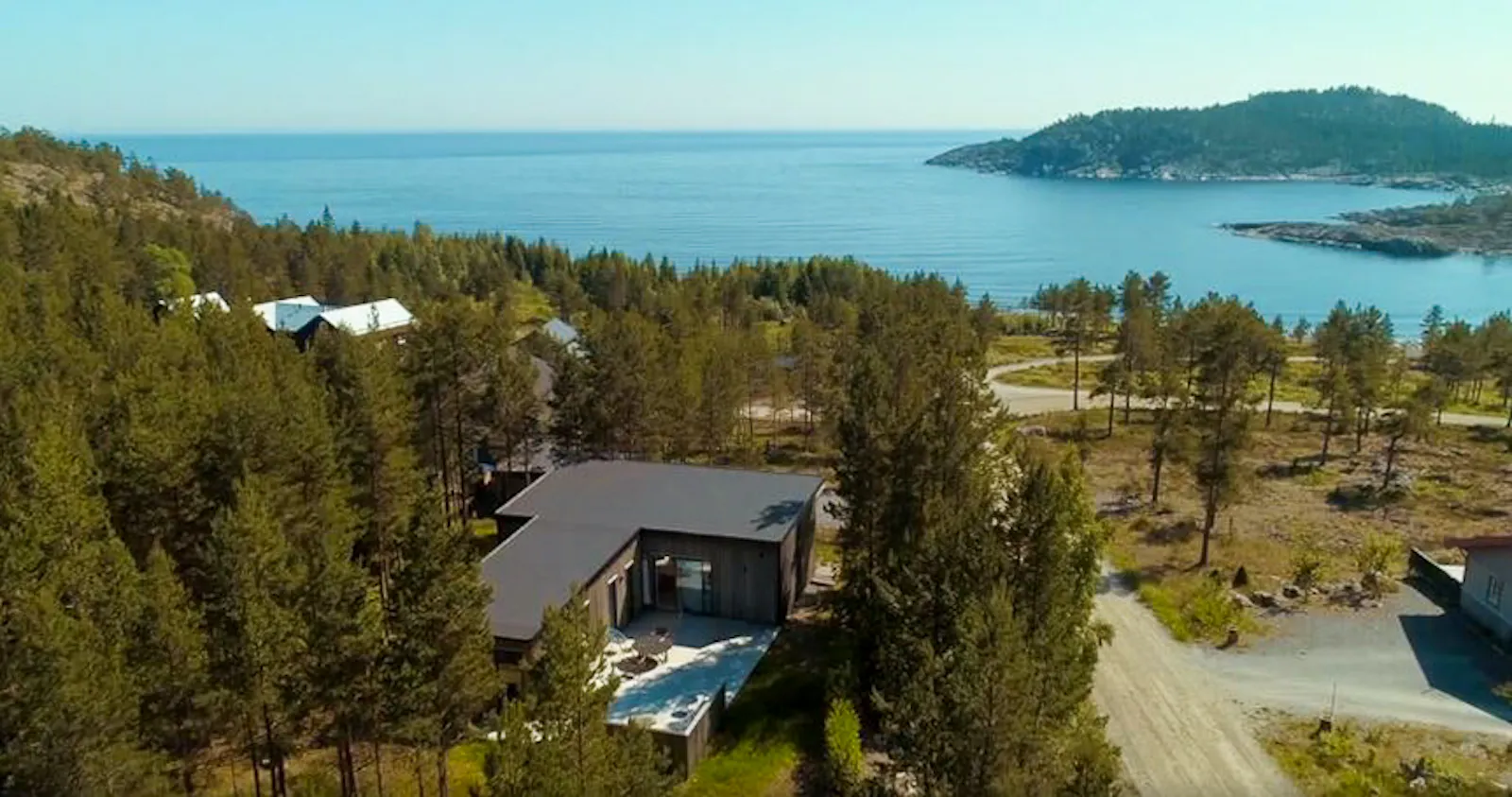 Arkitektritad villa vid klippbad i Höga kusten – bild 16 av 23
