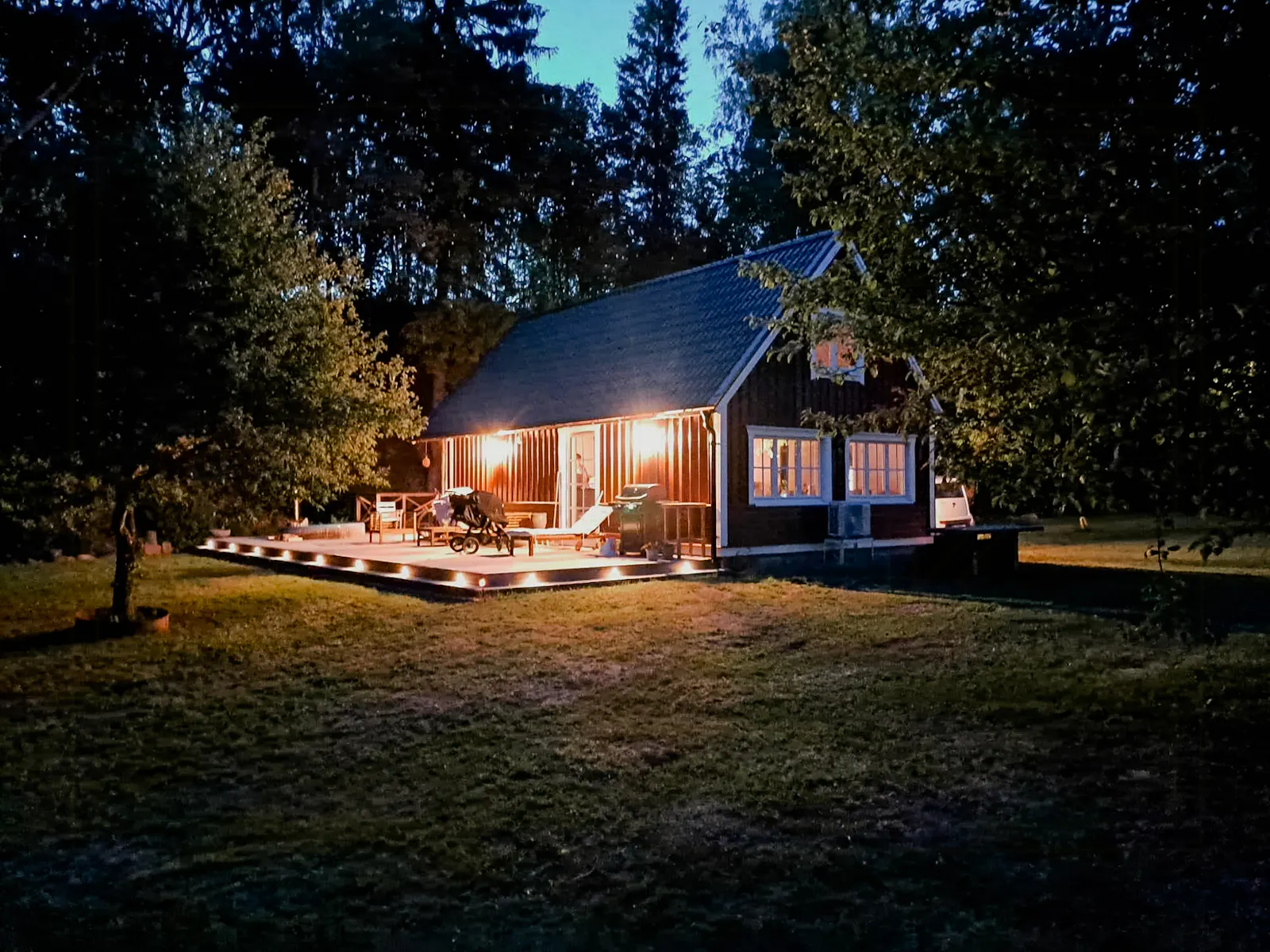 Stuga vid en bäck i södra Halland – bild 16 av 24