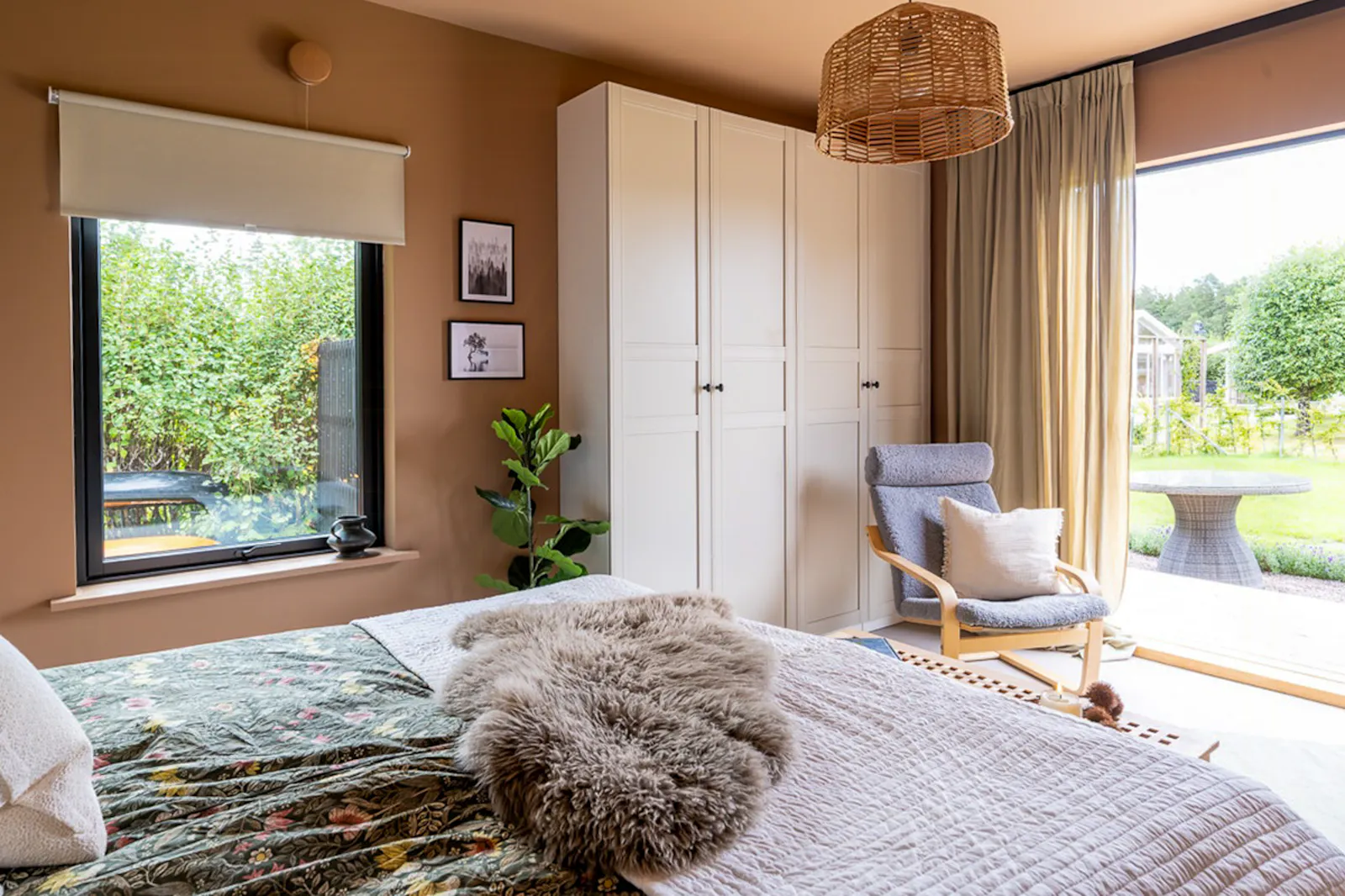 Designad stuga med gästhus vid Mullsjön – bild 14 av 24
