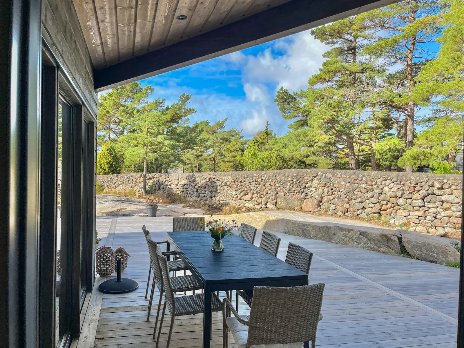 Arkitektritad villa nära havet på Resö – bild 4 av 24