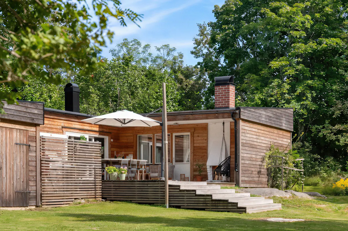 Njut av skärgårdsliv och vild natur