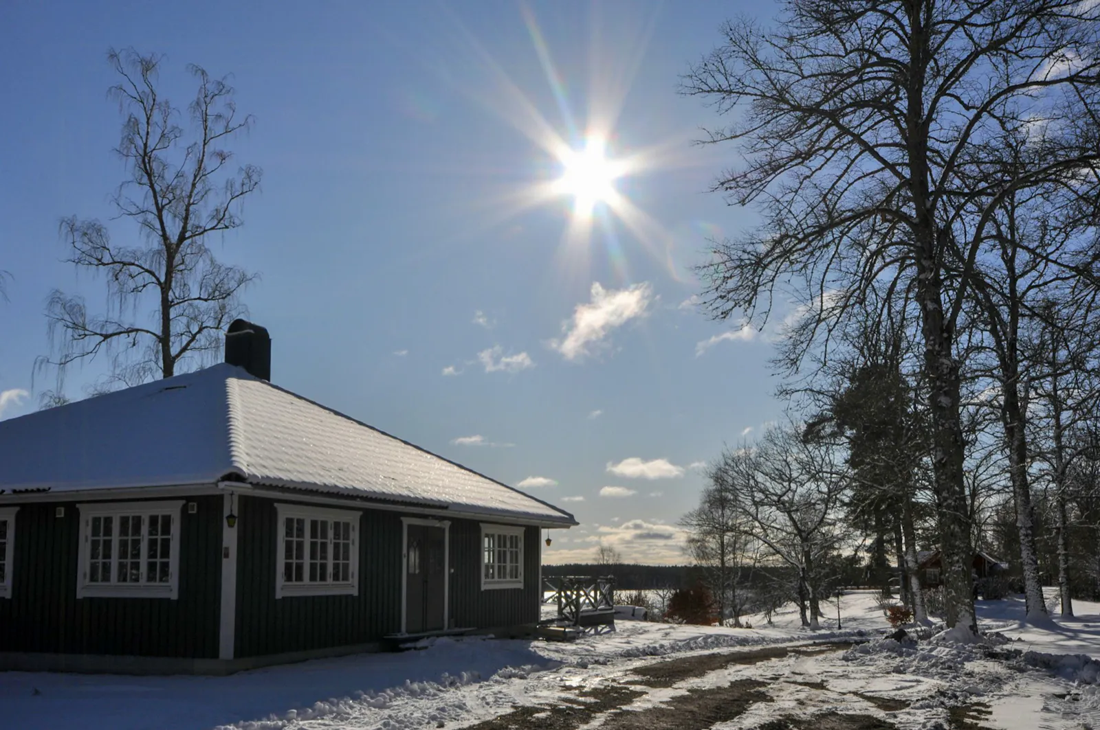 Sjöhus med bastu och brygga nära Vättern – bild 22 av 22