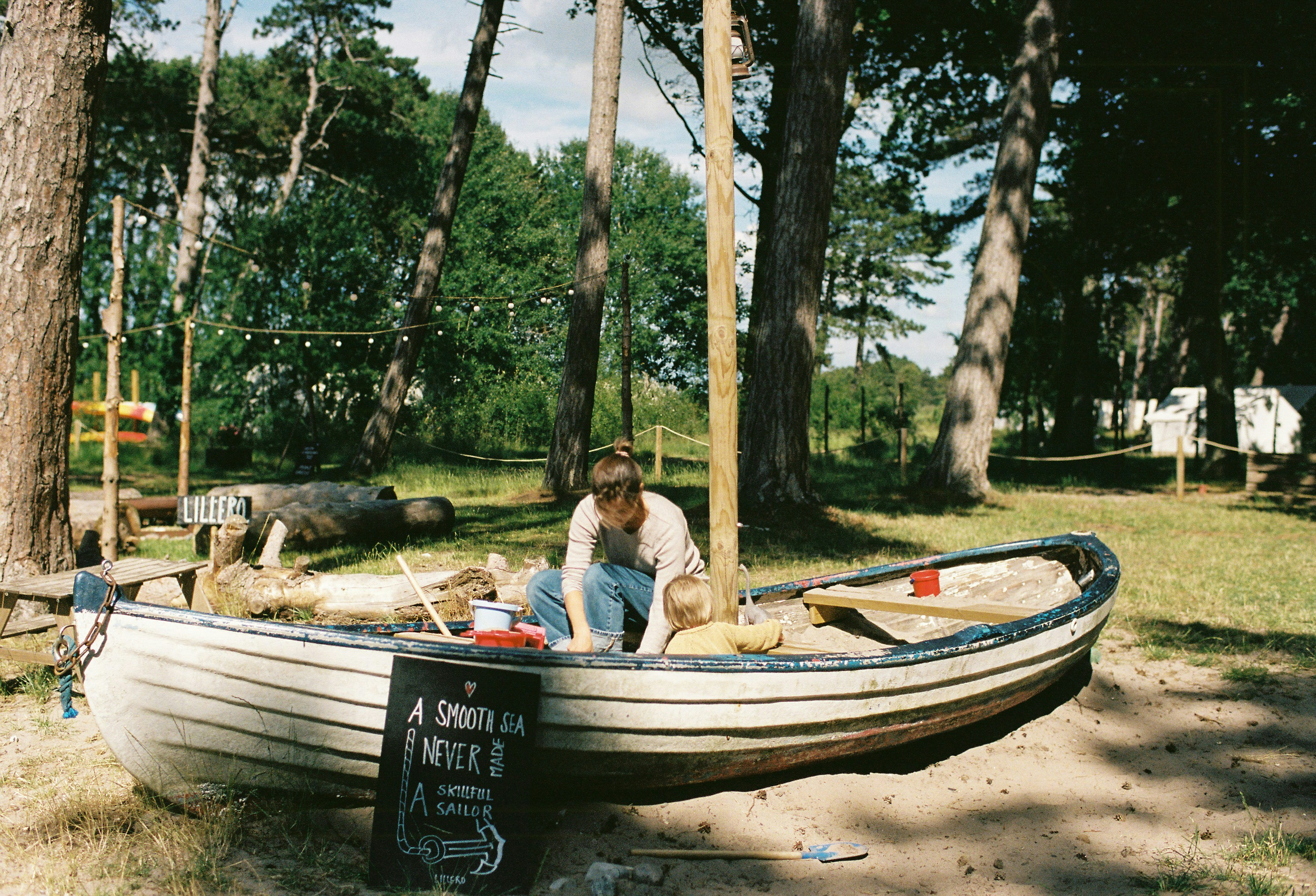 Johanne Landbo guider til sommerhustur ved Asnæs ~ keramik, surdejspizza og kunstnerhjem cover image