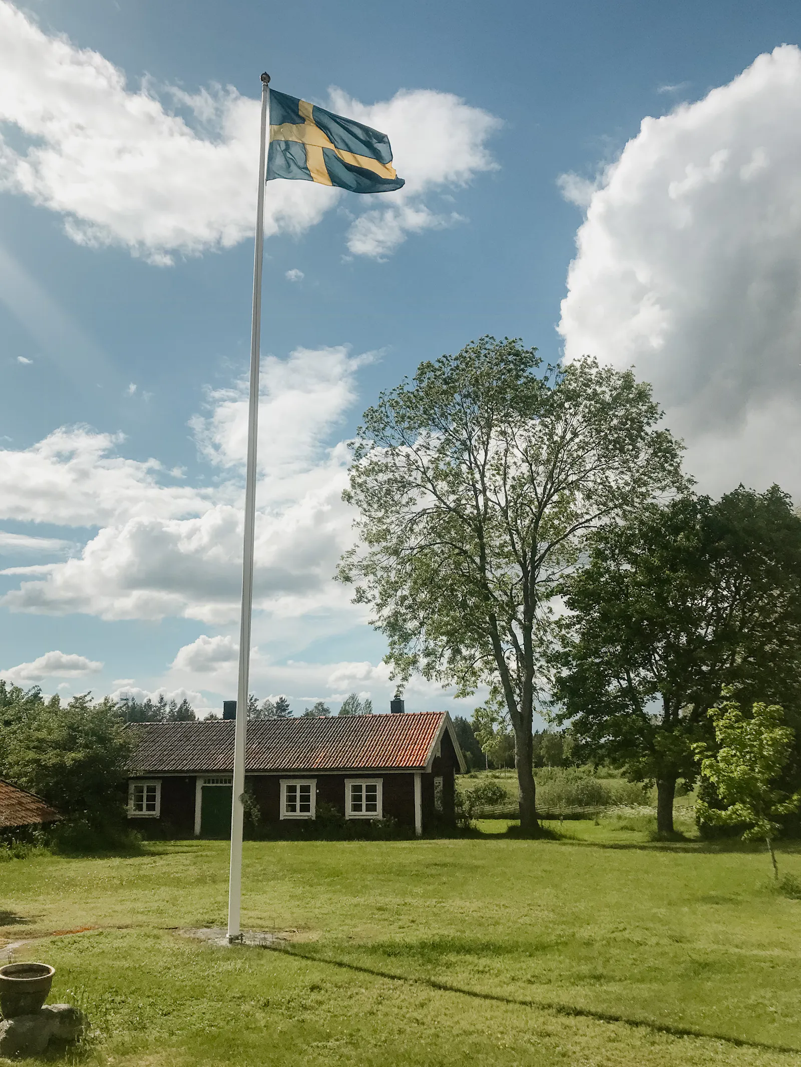 Timmerhus från 1800-talet på stor lantlig tomt – bild 9 av 17