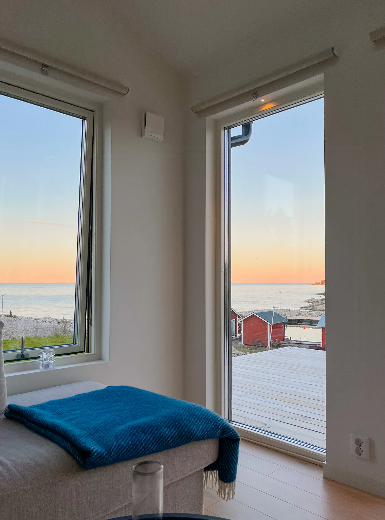 Stuga med havsutsikt och altan nära naturen – bild 10 av 24
