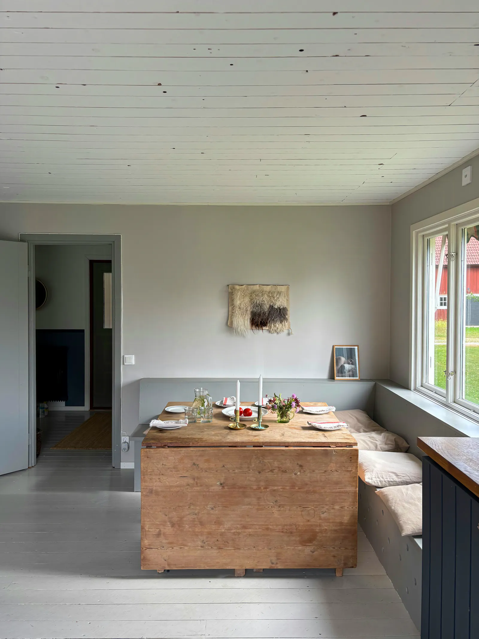 Två mysiga hus i ett naturskönt område med sjö – bild 7 av 24