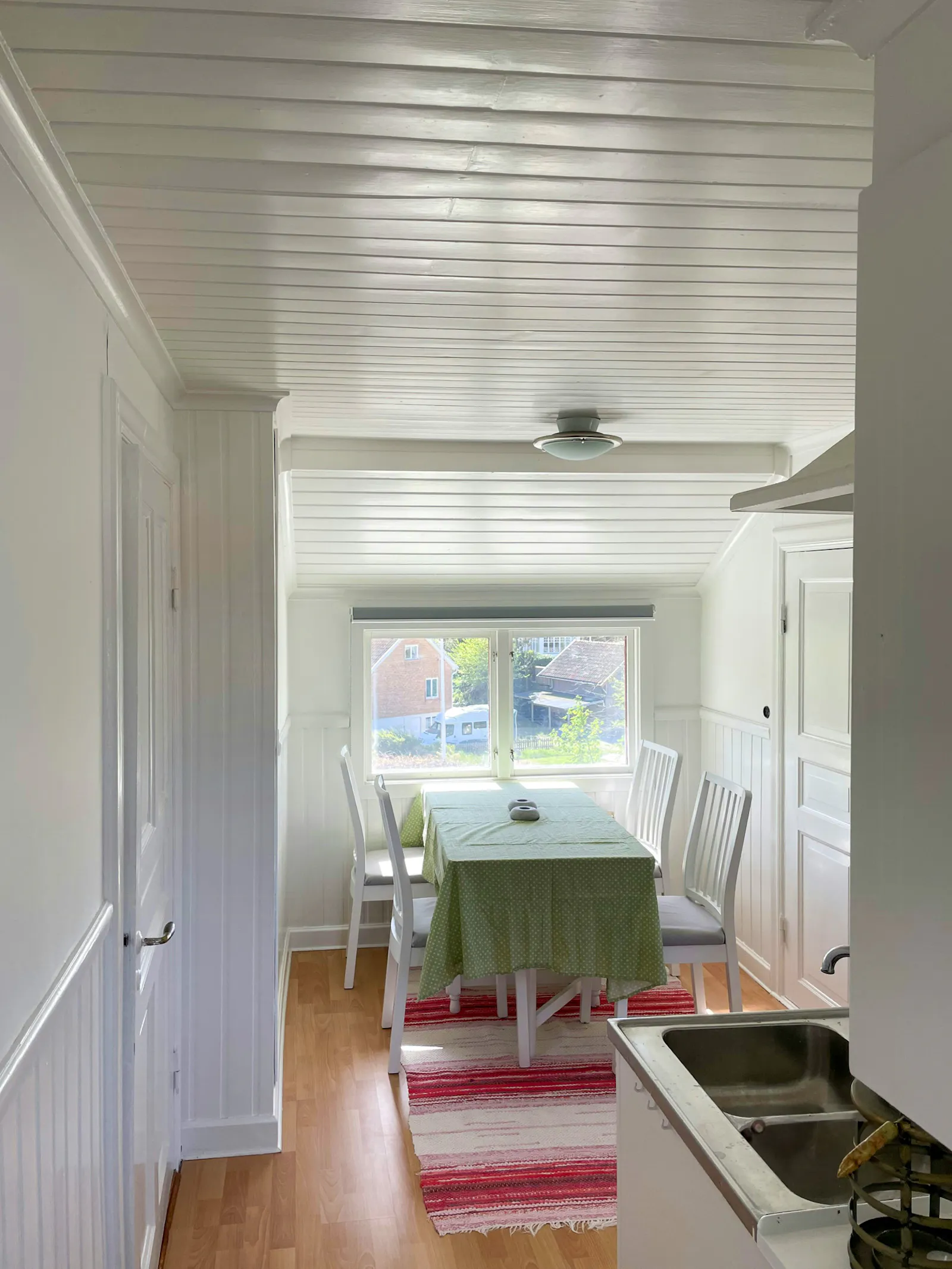 Bergshus med utsikt över Rönnängs skärgård – bild 10 av 24