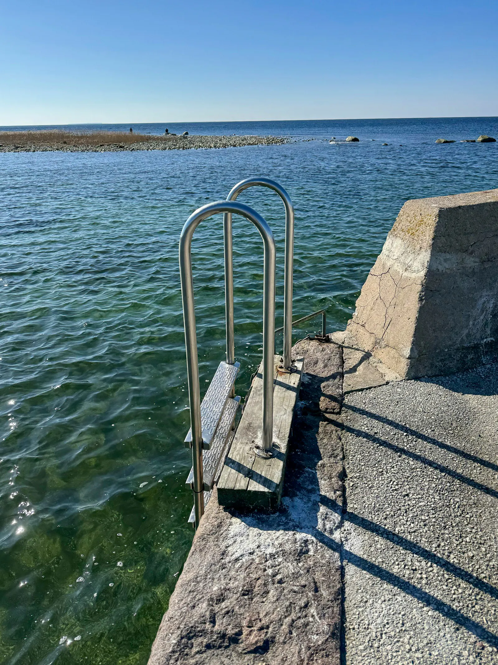 Modernt radhus med sol och uteplats på Gotland – bild 16 av 17