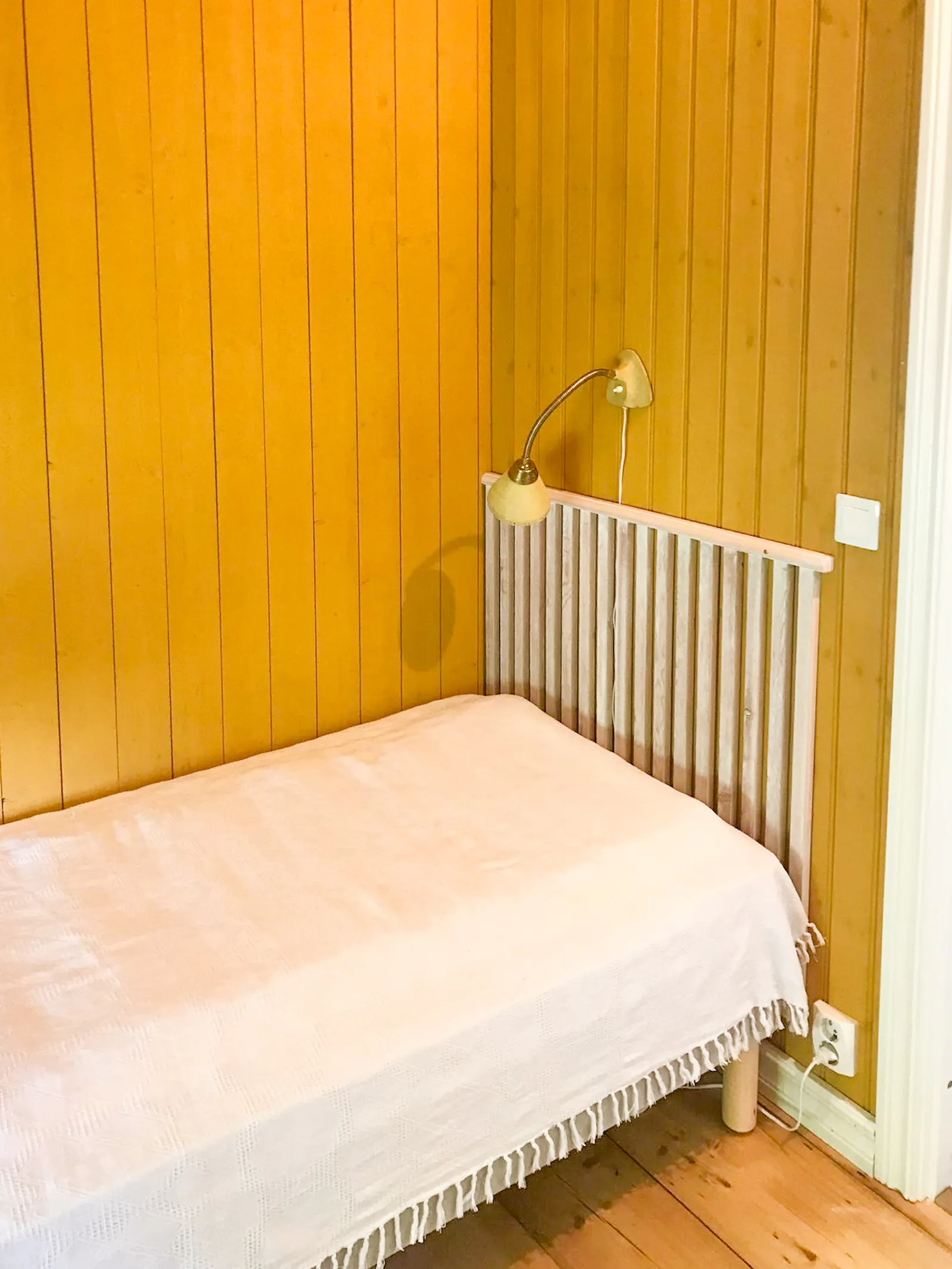 Timmerhus med bastu vid Ljungan – bild 13 av 20