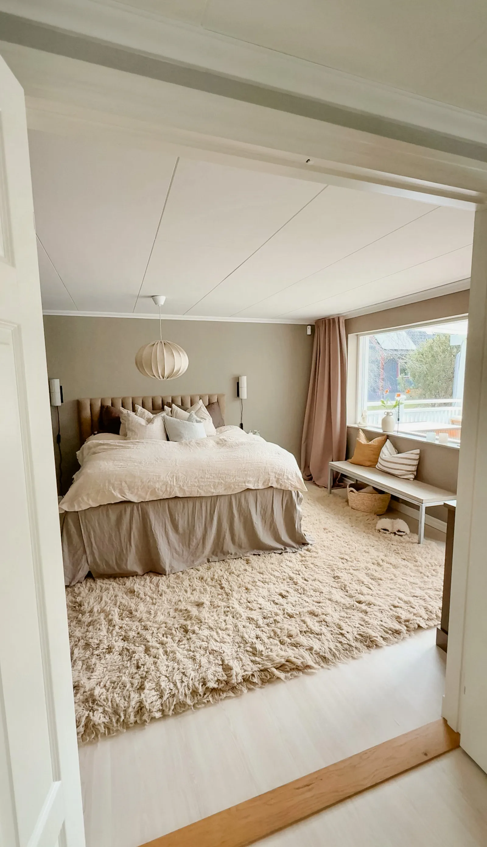 Sista huset vid skogen med utekök och badsjö – bild 13 av 24