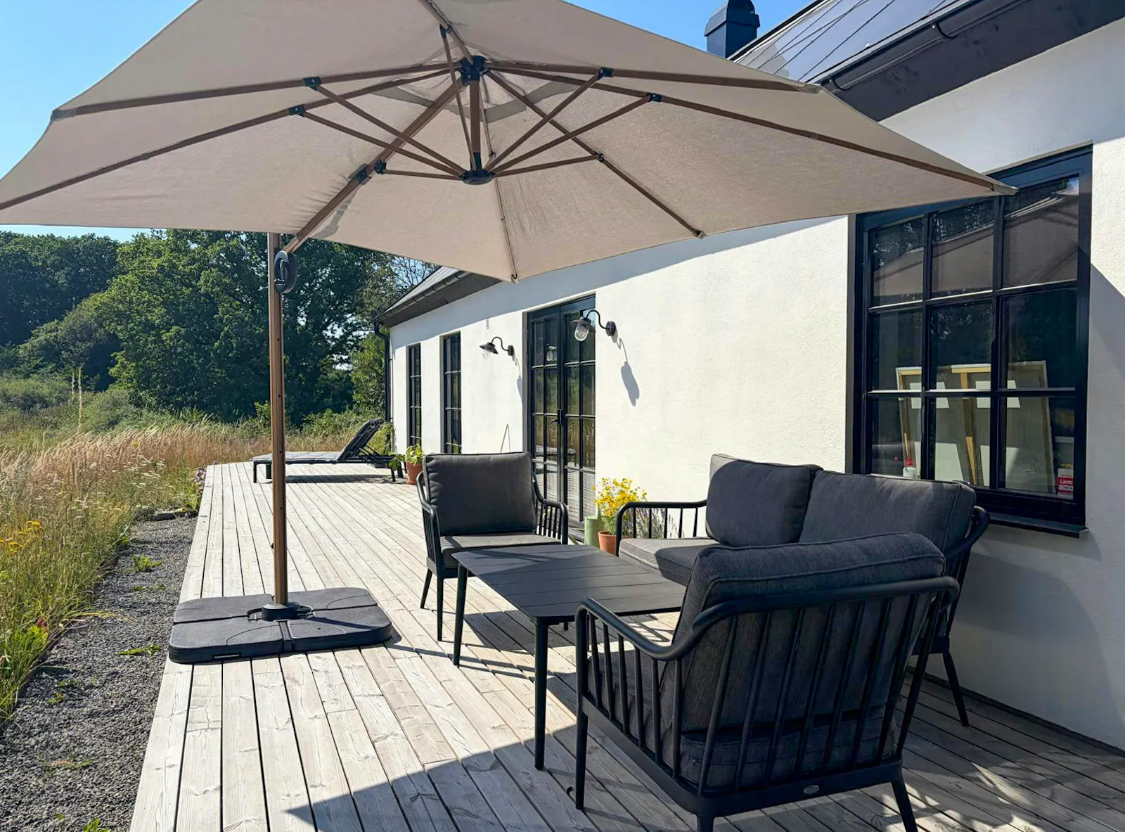 Nybyggt hus med braskamin på Österlen – bild 9 av 13