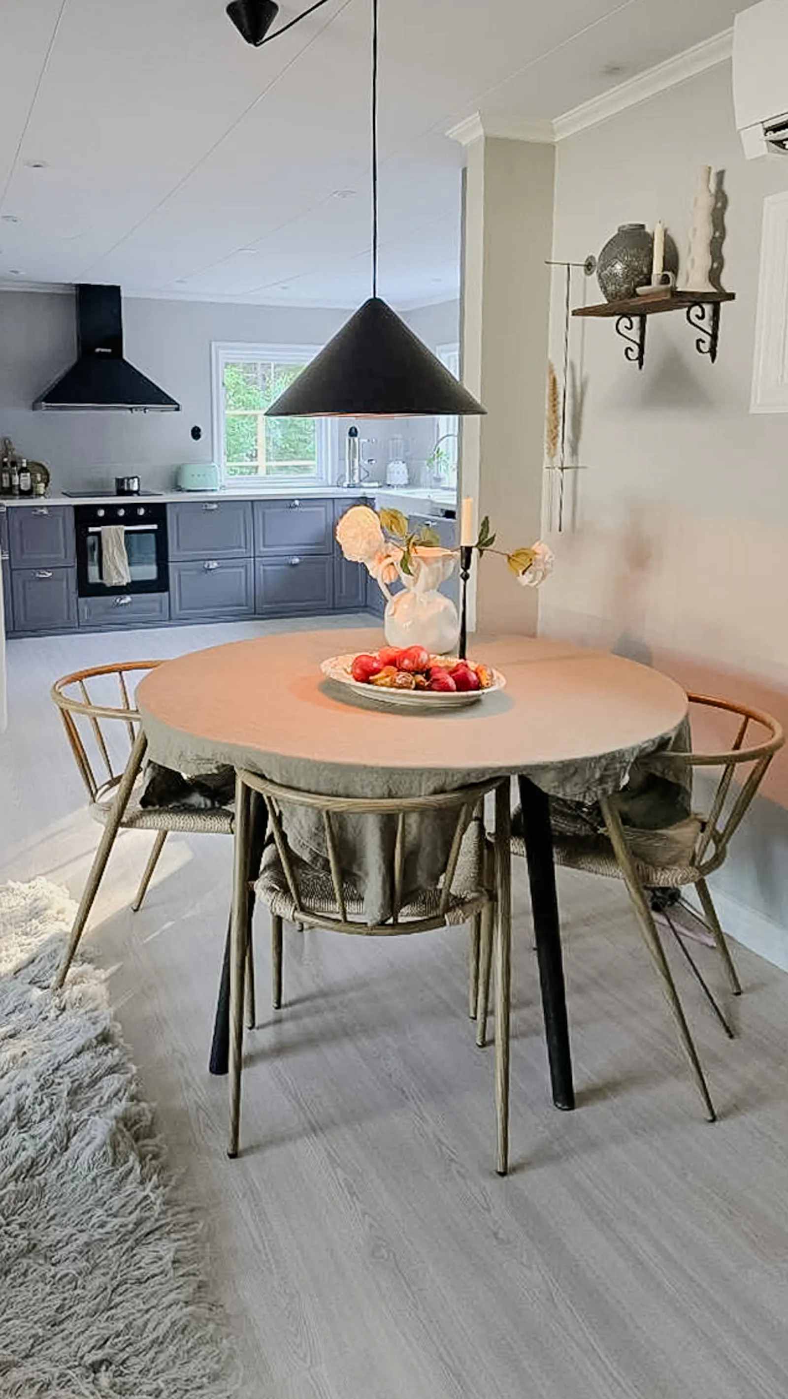 Sista huset vid skogen med utekök och badsjö – bild 9 av 24