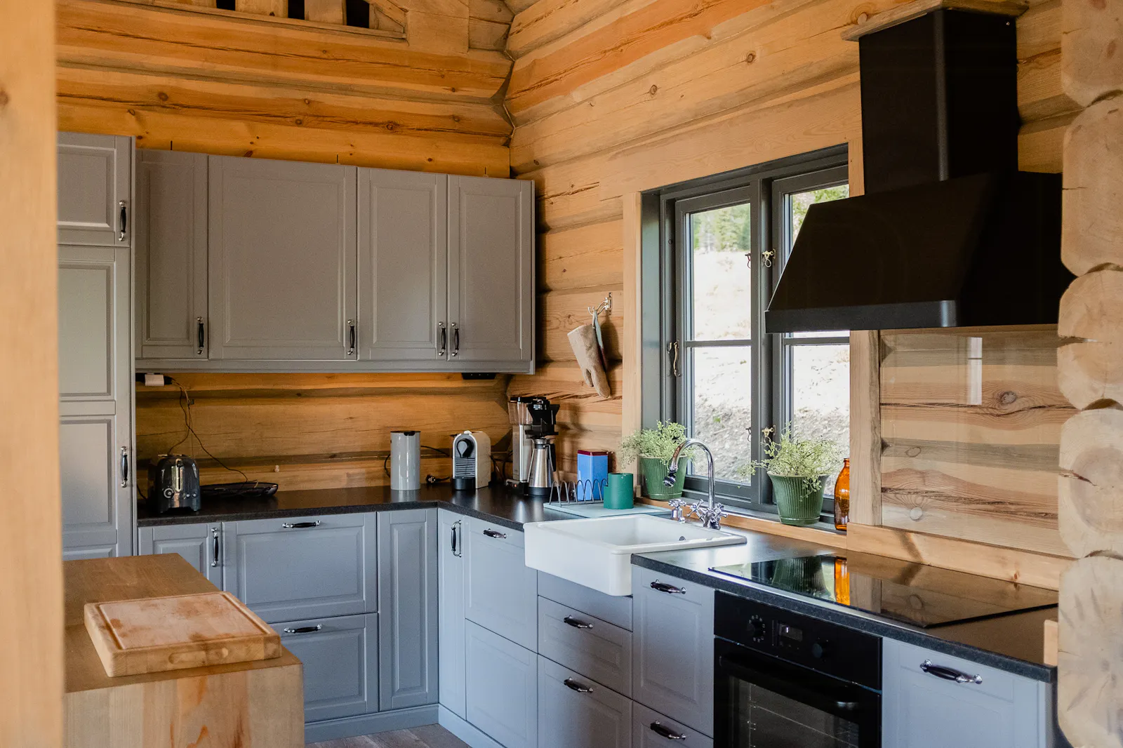 Timmerhus med bastu och öppen spis i Bydalen – bild 9 av 24