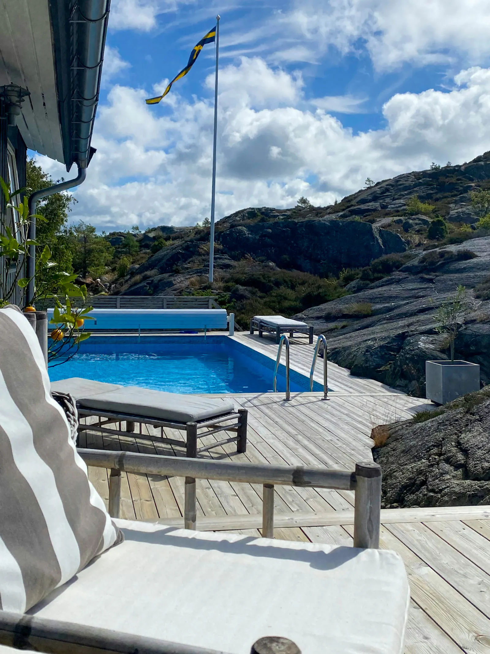 Havsnära hus med pool vid Hällevikstrand – bild 20 av 24