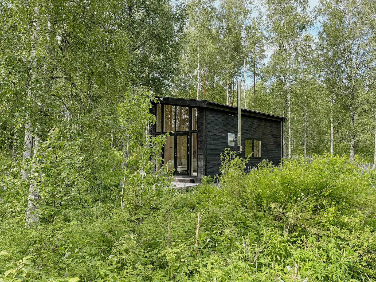 Tidlöst boende med naturen som granne – bild 2 av 11