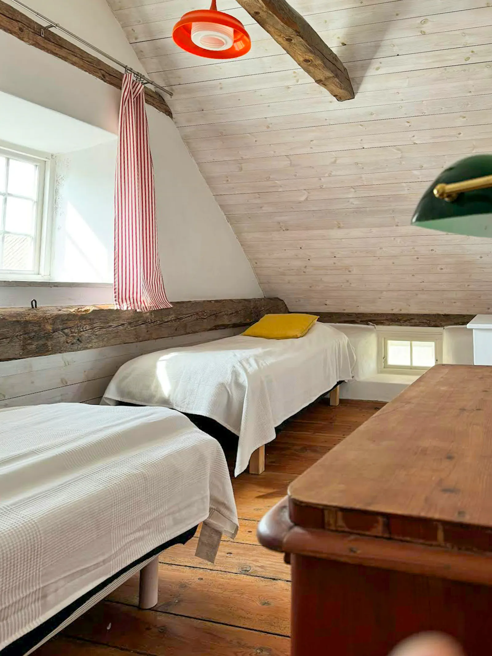Traditionellt gårdshus vid Dämba sjö på Fårö – bild 14 av 19