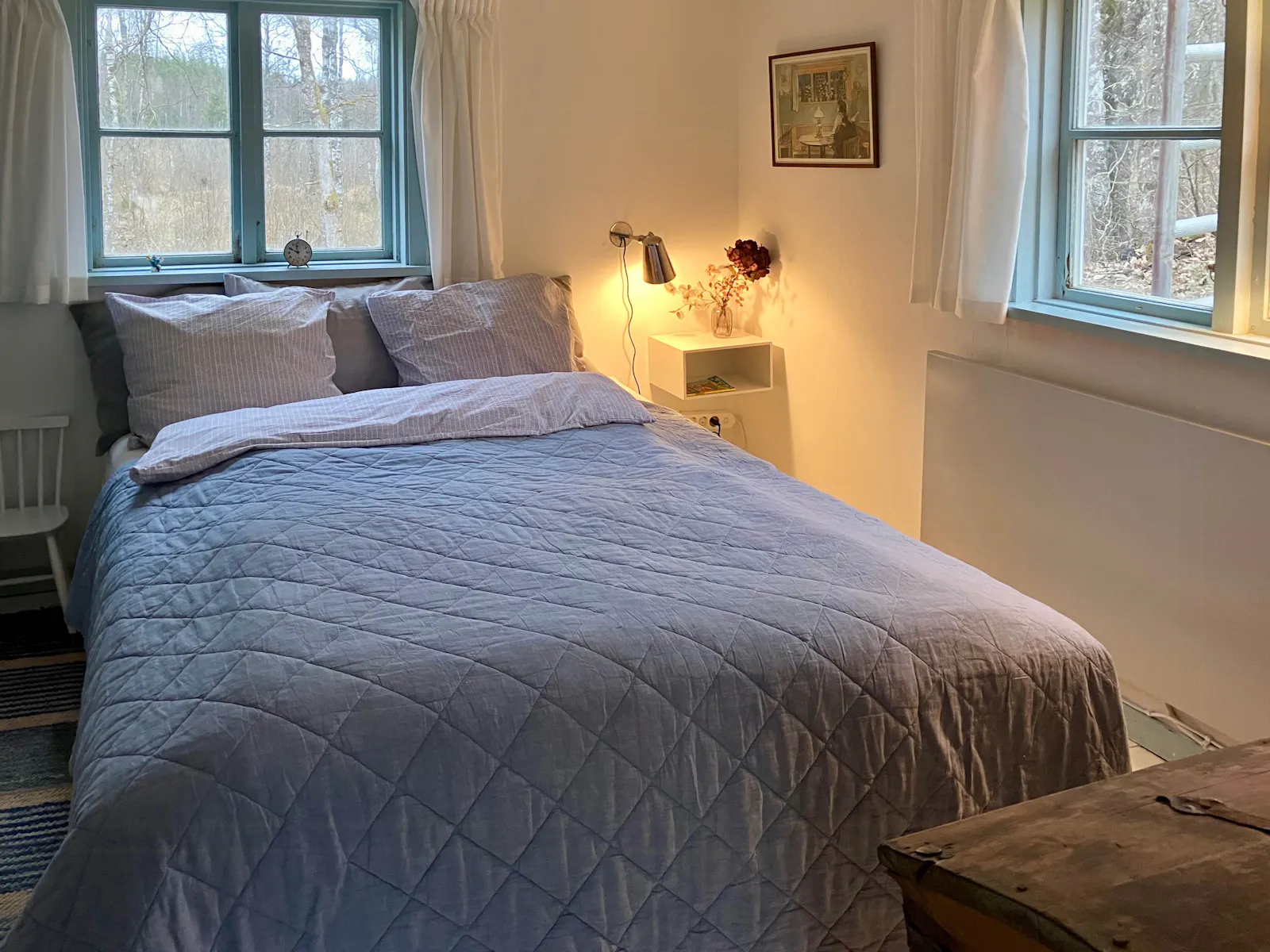 Traditionellt svenskt hus i skogens djup – bild 11 av 24